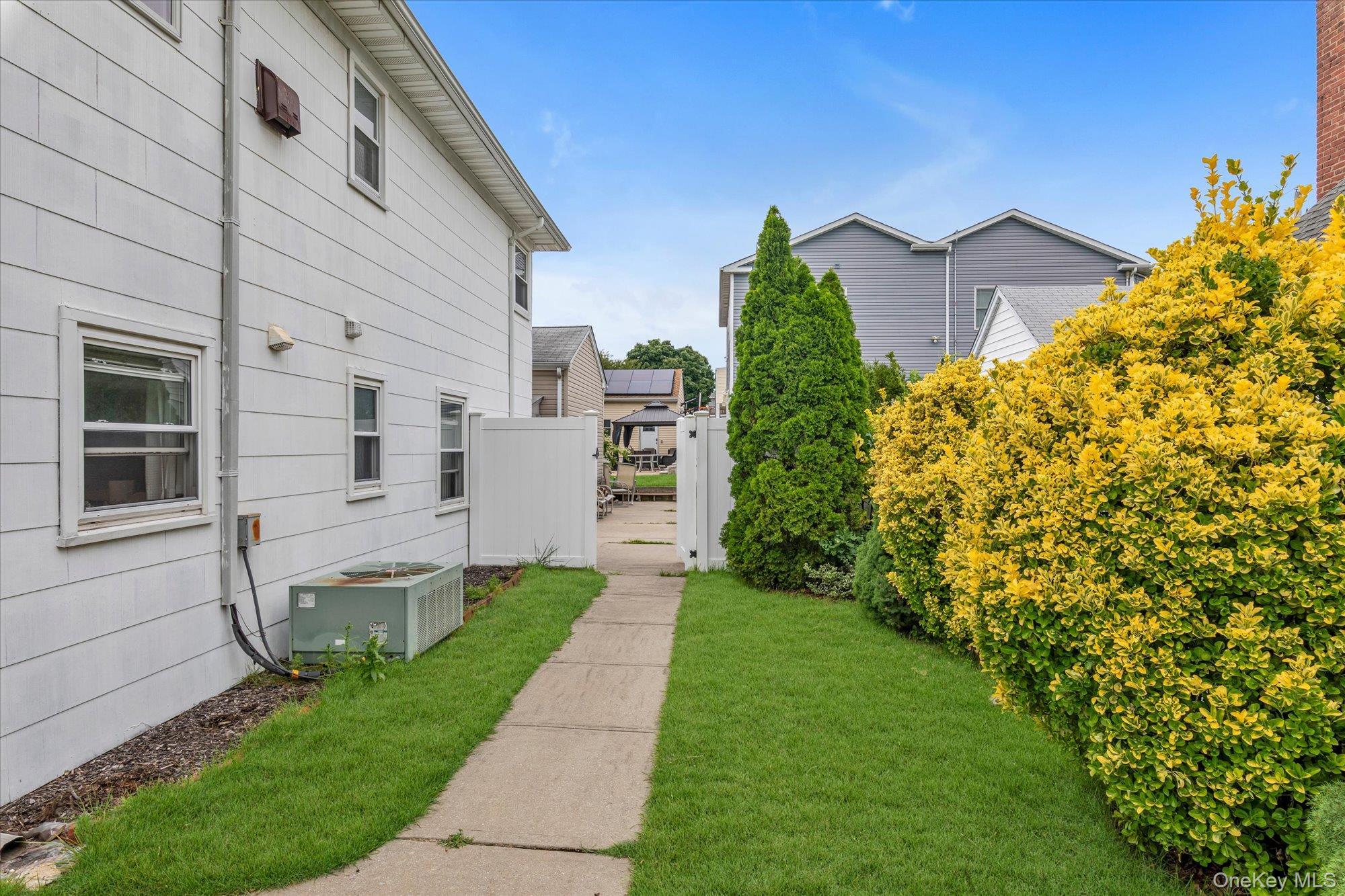 Single Family Edwards Place  Nassau County, NY 11580, MLS-1046100-18