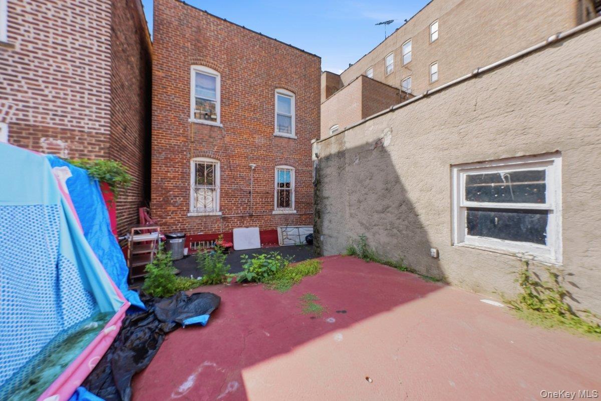 Single Family Carpenter Avenue Bronx, NY 10470, MLS-1046110-11