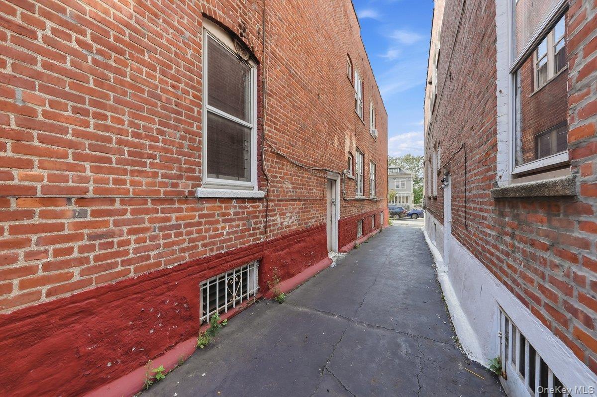 Single Family Carpenter Avenue  Bronx, NY 10470, MLS-1046110-12
