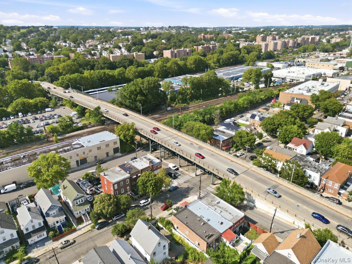 Single Family Carpenter Avenue Bronx, NY 10470, MLS-1046110-6