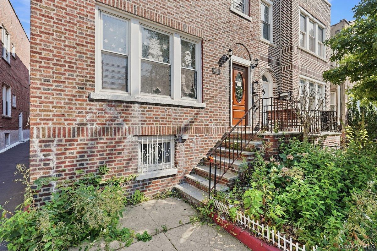 Single Family Carpenter Avenue Bronx, NY 10470, MLS-1046110-9