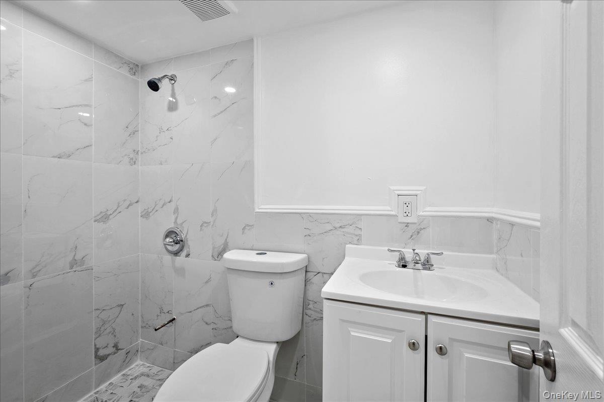 Single Family E 223rd Street  Bronx, NY 10466, MLS-1046142-19