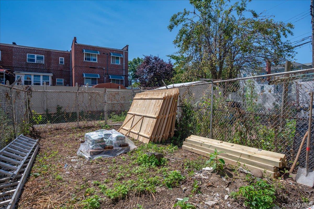 Single Family E 223rd Street  Bronx, NY 10466, MLS-1046142-23