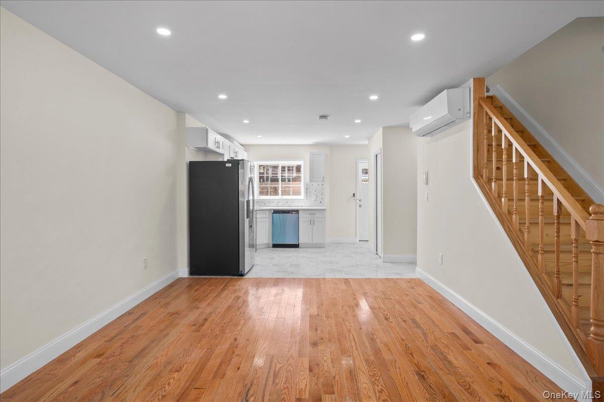 Single Family E 223rd Street  Bronx, NY 10466, MLS-1046142-4