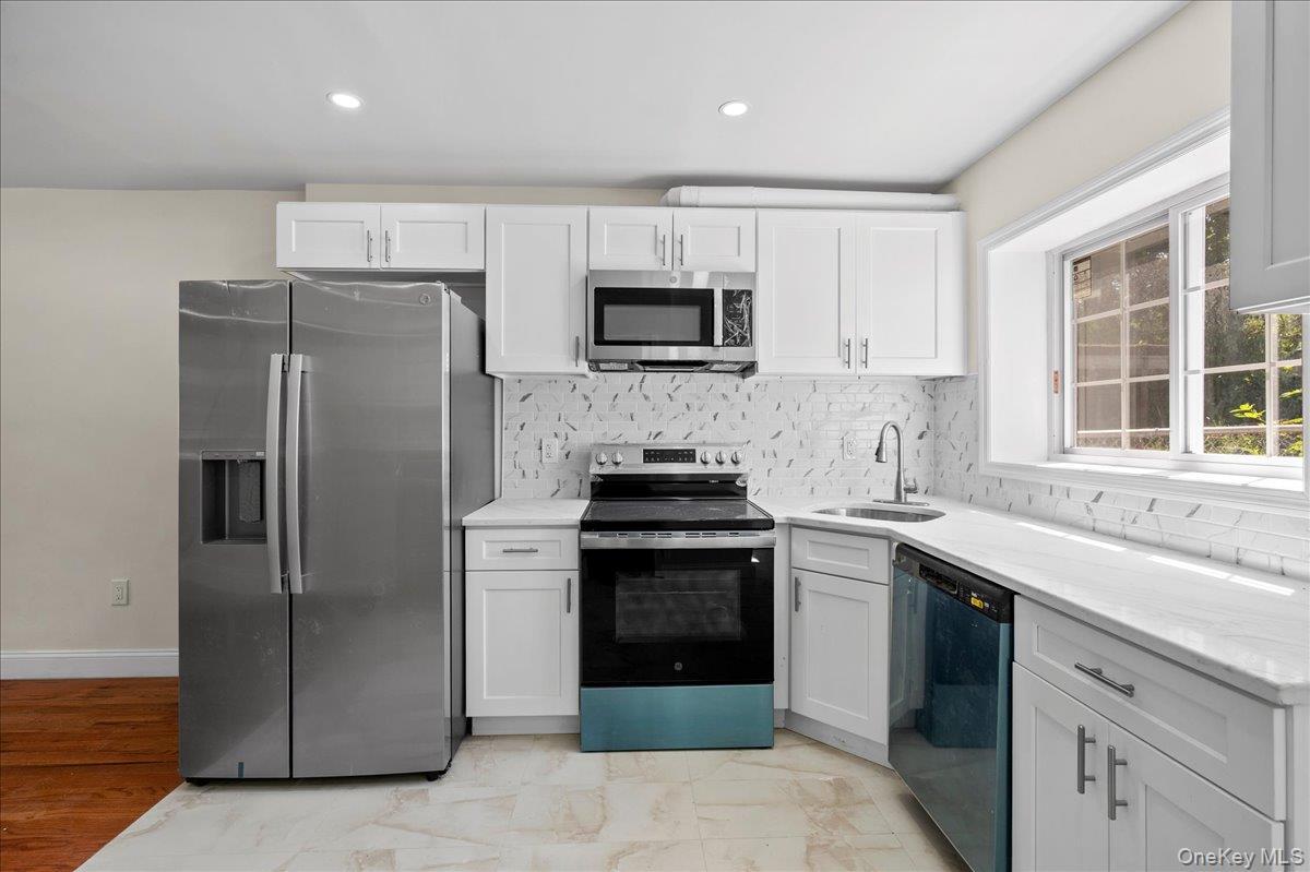 Single Family E 223rd Street  Bronx, NY 10466, MLS-1046142-5