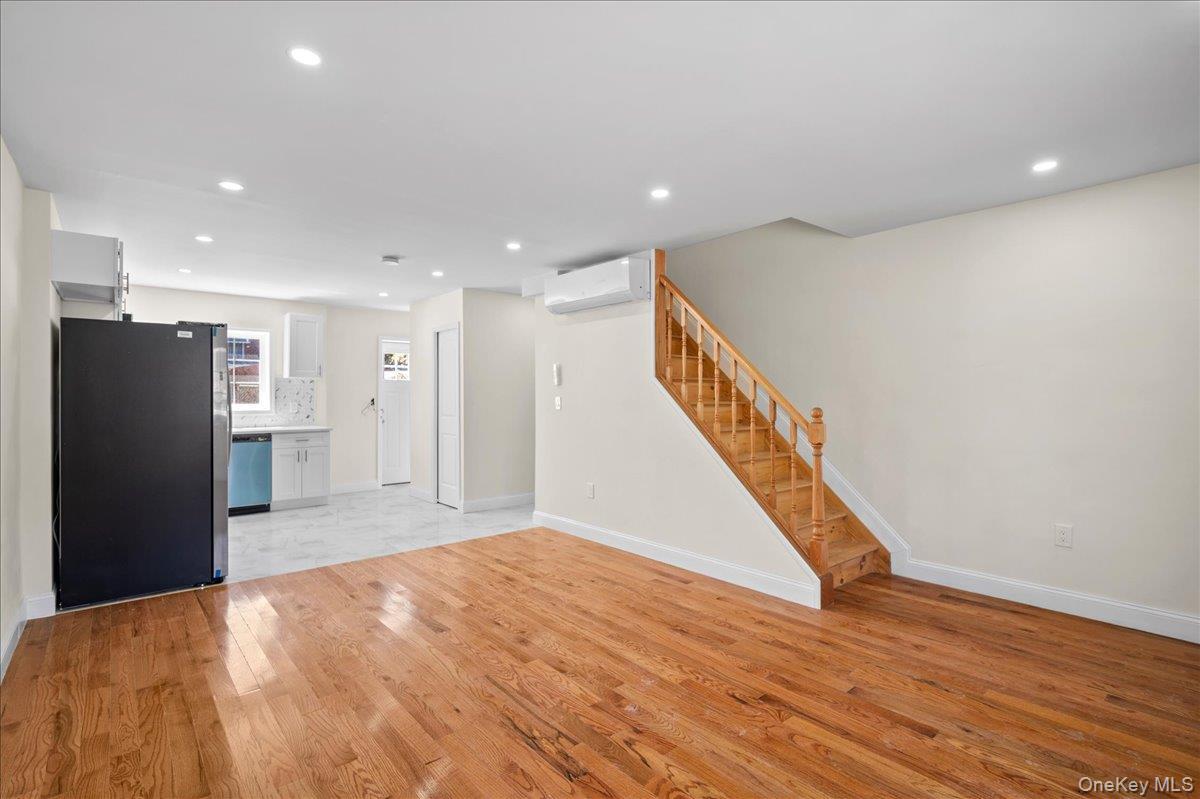 Single Family E 223rd Street  Bronx, NY 10466, MLS-1046142-7