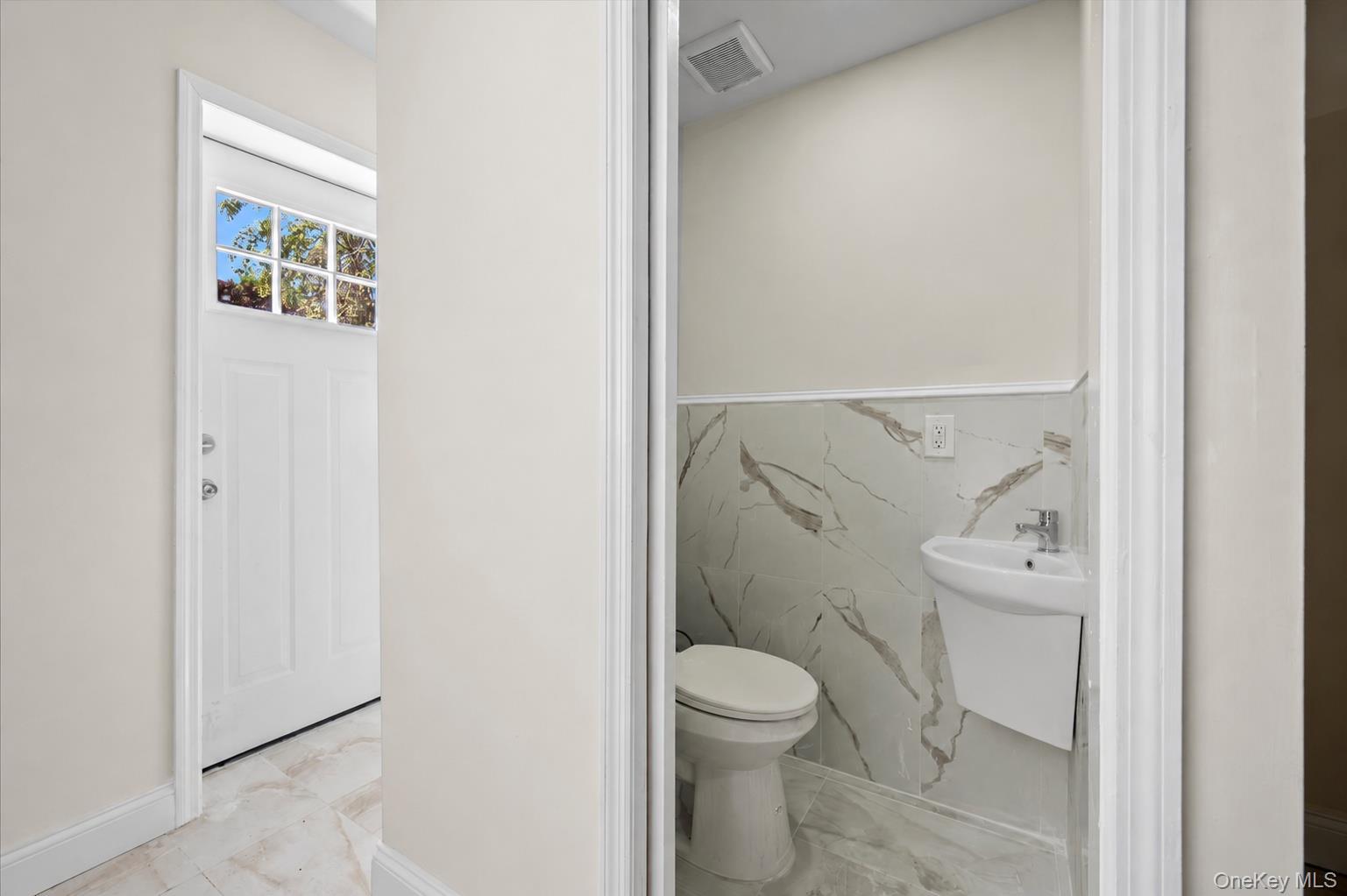 Single Family E 223rd Street  Bronx, NY 10466, MLS-1046142-8