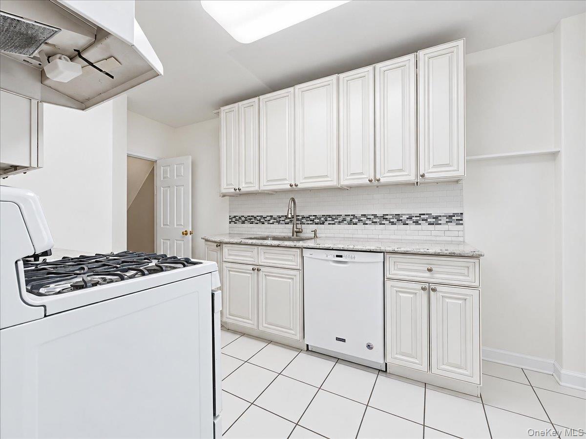 Single Family 67th Drive  Queens, NY 11374, MLS-1046145-10