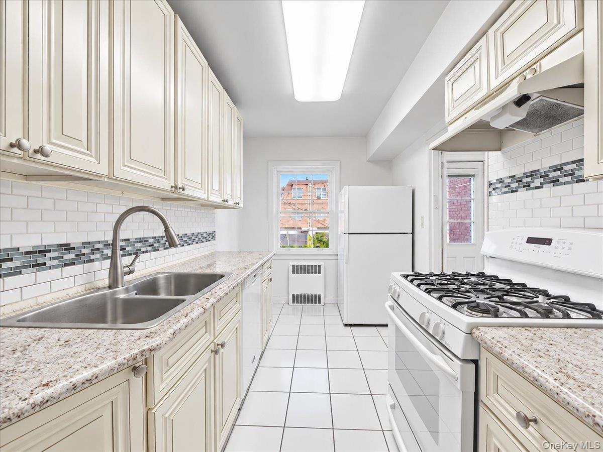 Single Family 67th Drive  Queens, NY 11374, MLS-1046145-8