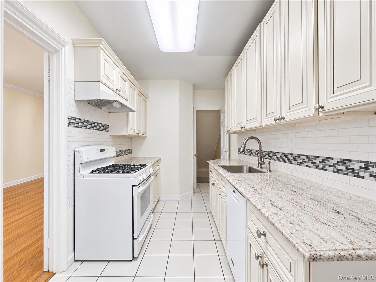 Single Family 67th Drive  Queens, NY 11374, MLS-1046145-9