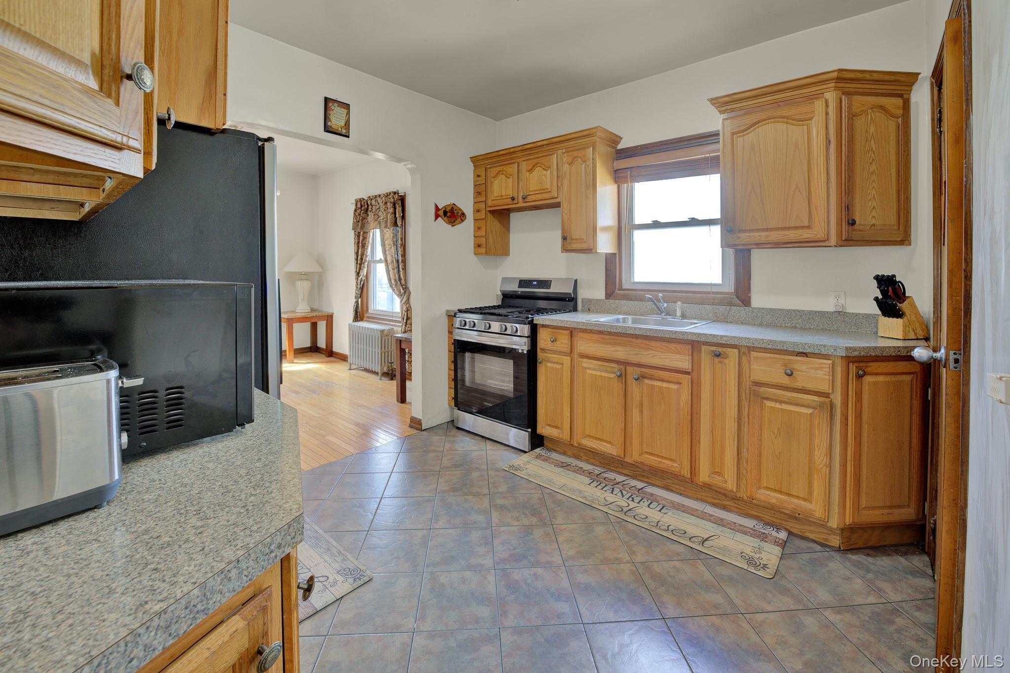 Single Family 193rd Street Queens, NY 11413, MLS-1046275-10