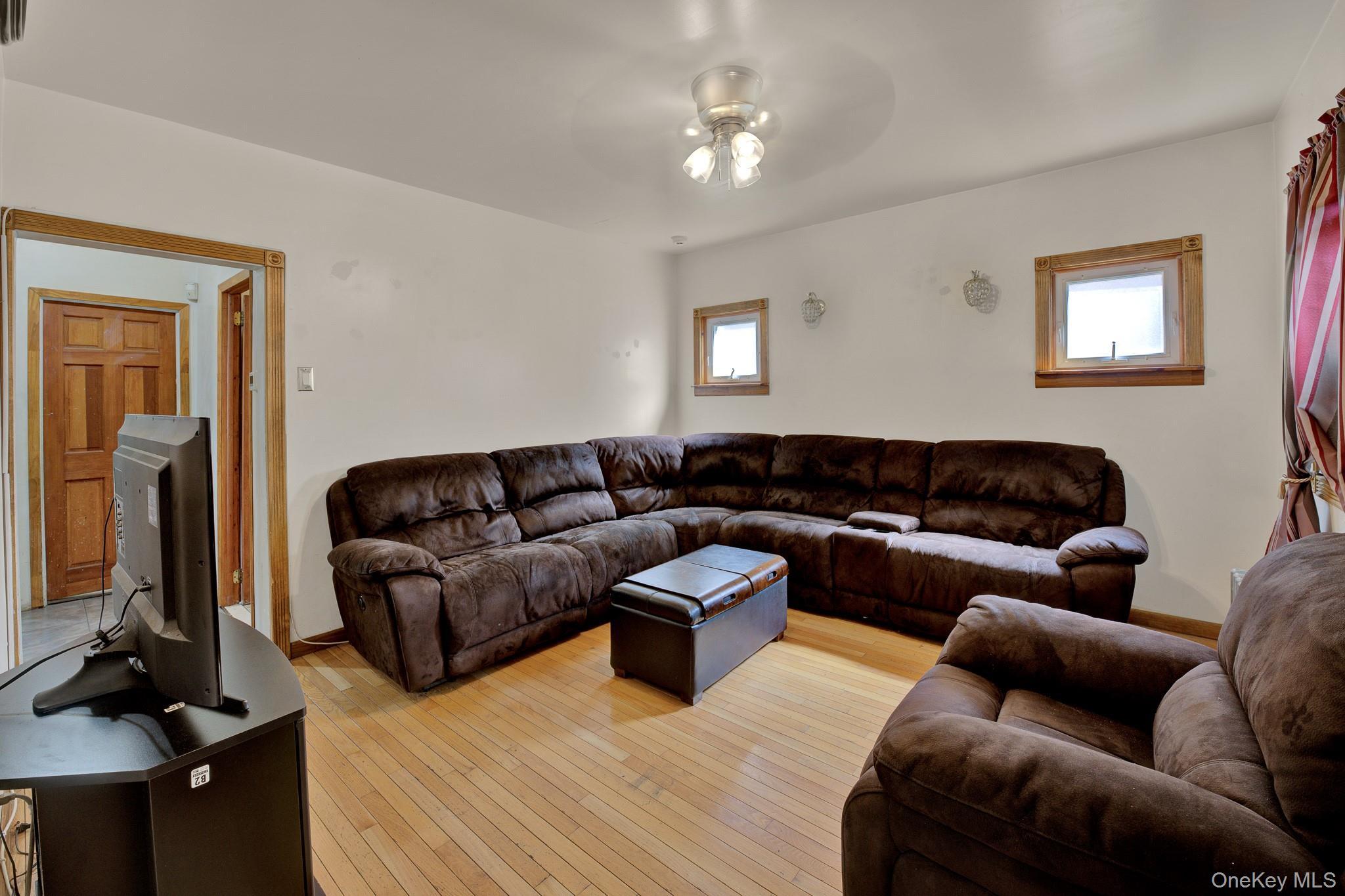 Single Family 193rd Street Queens, NY 11413, MLS-1046275-4