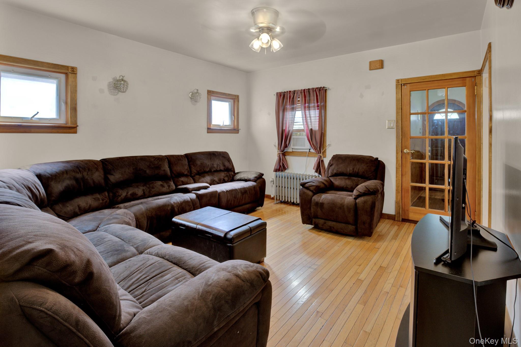 Single Family 193rd Street Queens, NY 11413, MLS-1046275-5