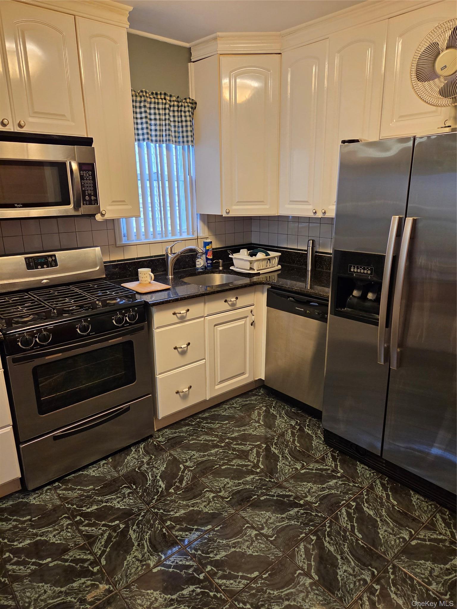 Single Family 201st Street  Queens, NY 11423, MLS-1046299-10
