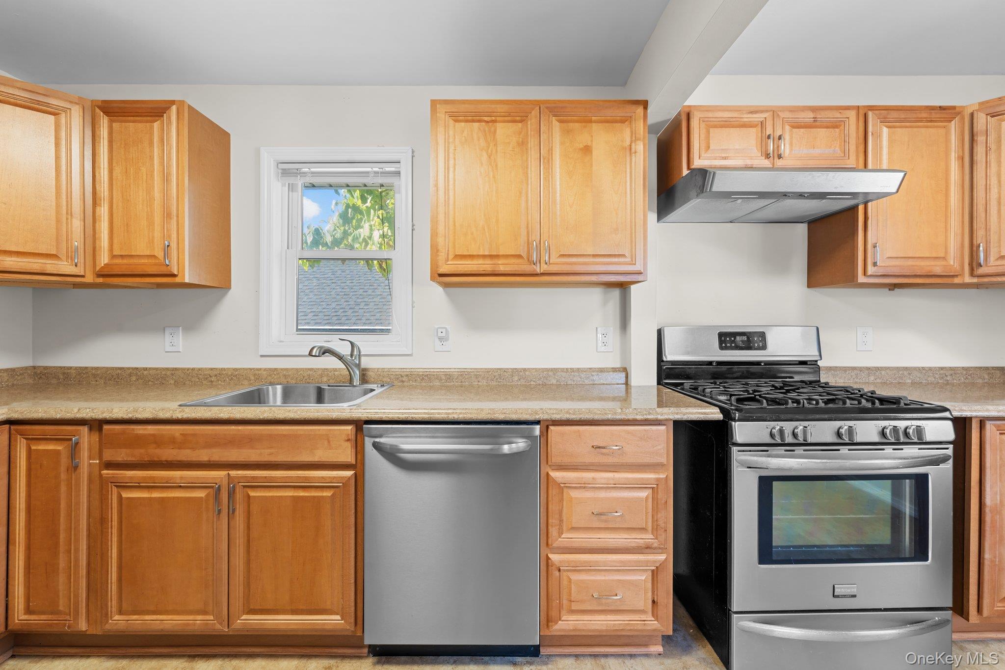 Single Family Laurel Street  Suffolk County, NY 11772, MLS-1046309-14