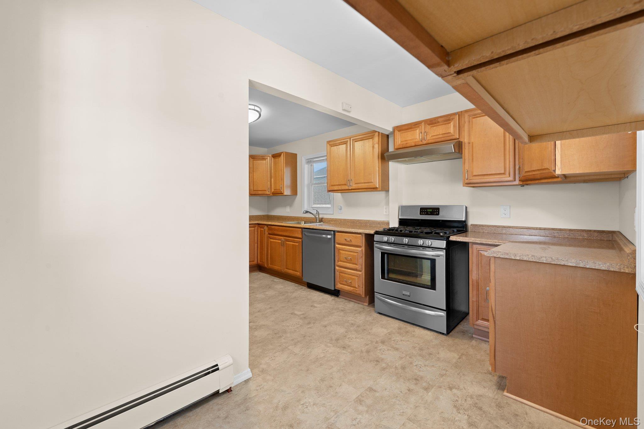 Single Family Laurel Street  Suffolk County, NY 11772, MLS-1046309-15