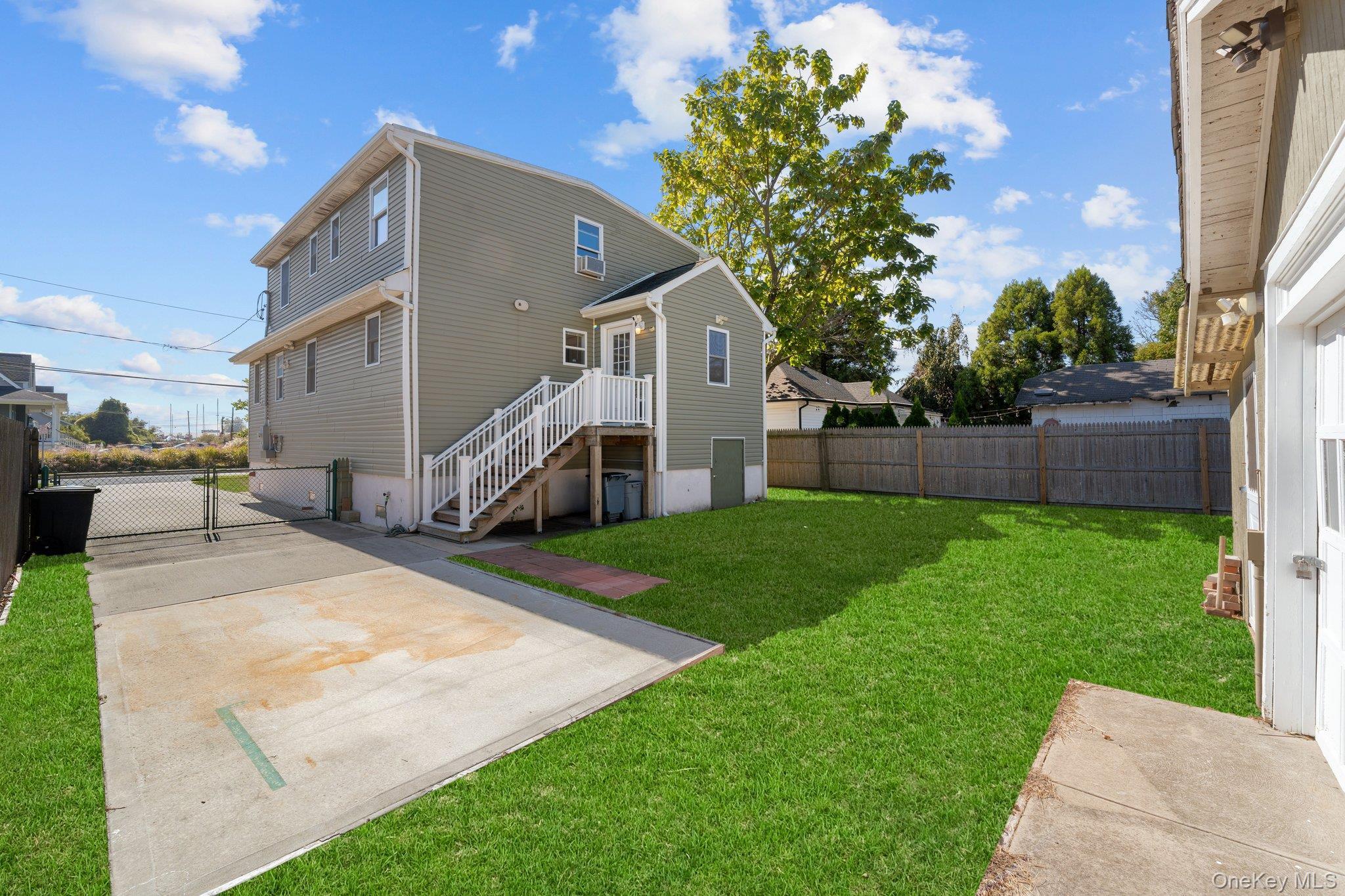 Single Family Laurel Street  Suffolk County, NY 11772, MLS-1046309-35
