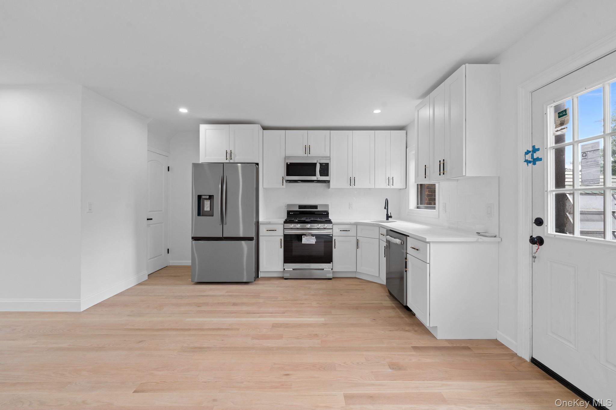 Single Family 204th Street Queens, NY 11412, MLS-1046391-4