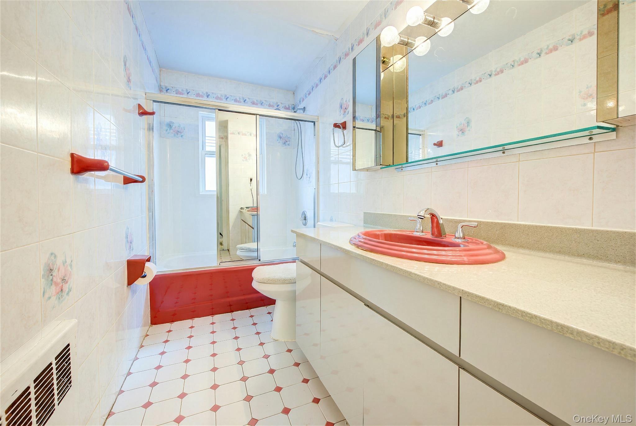 Single Family 28th Avenue  Queens, NY 11354, MLS-1046402-16