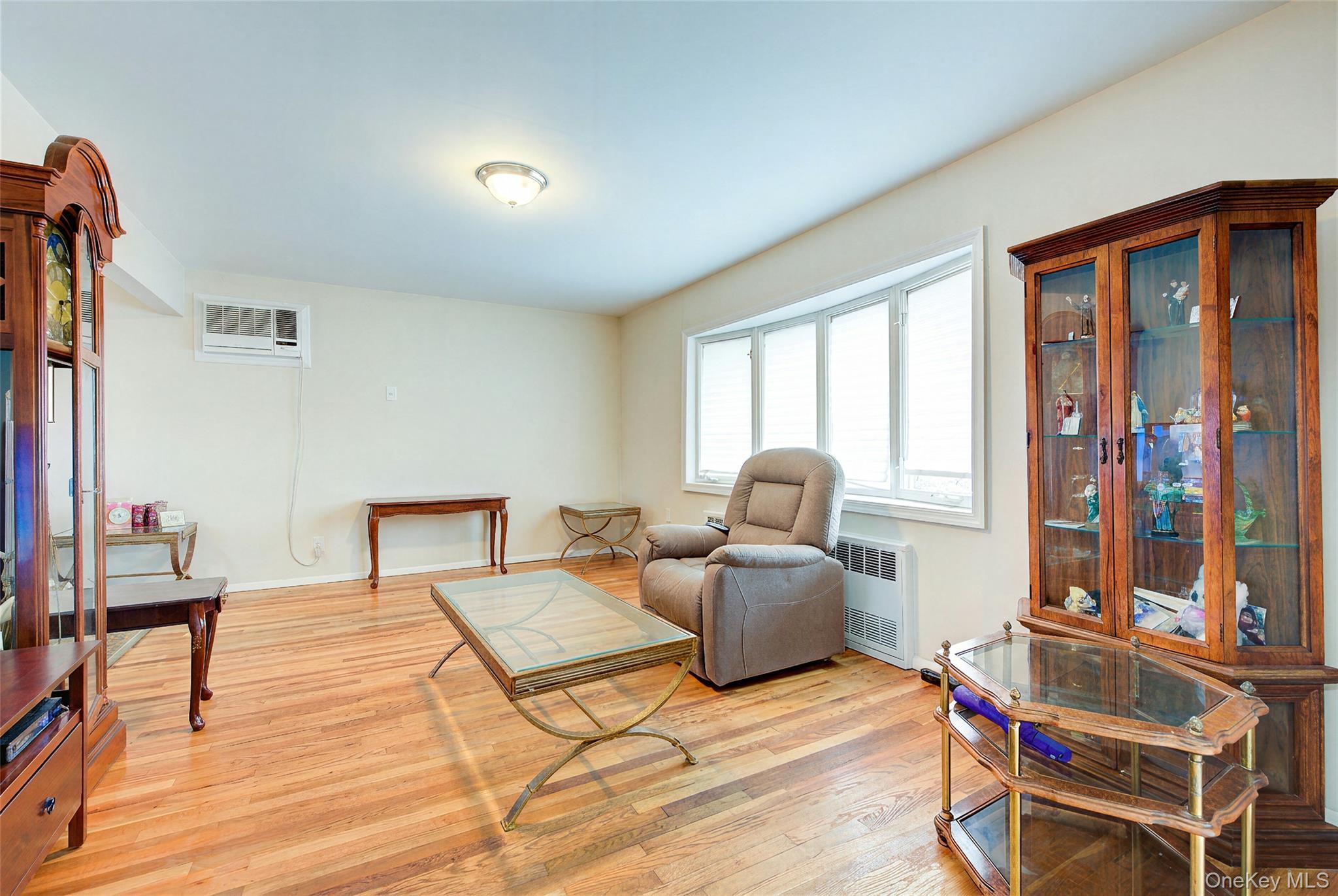Single Family 28th Avenue  Queens, NY 11354, MLS-1046402-4