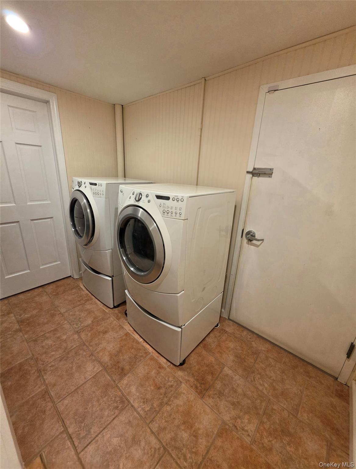 Single Family 98th Street  Queens, NY 11414, MLS-1046407-27