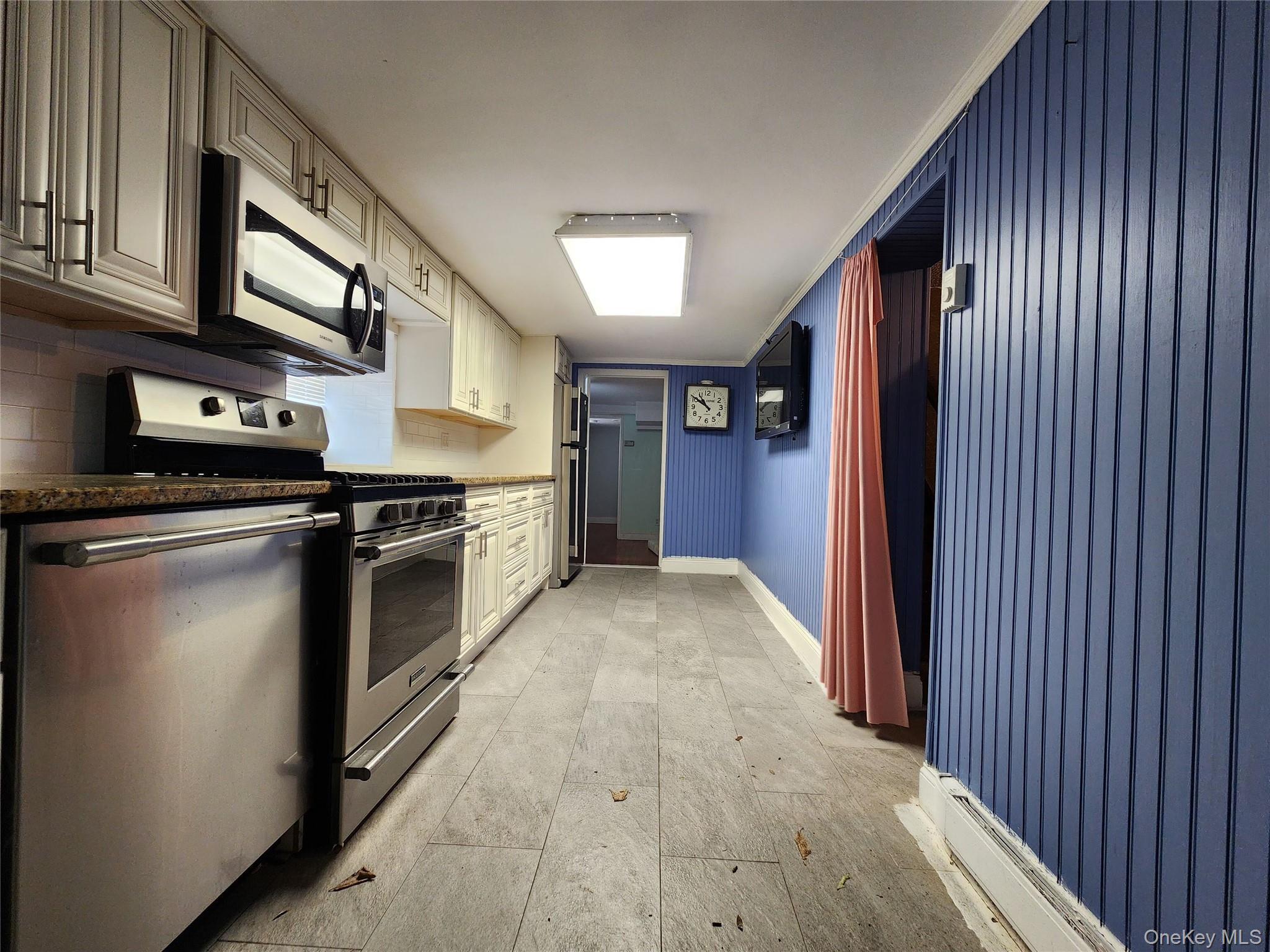 Single Family Revere Avenue Bronx, NY 10465, MLS-1046422-17