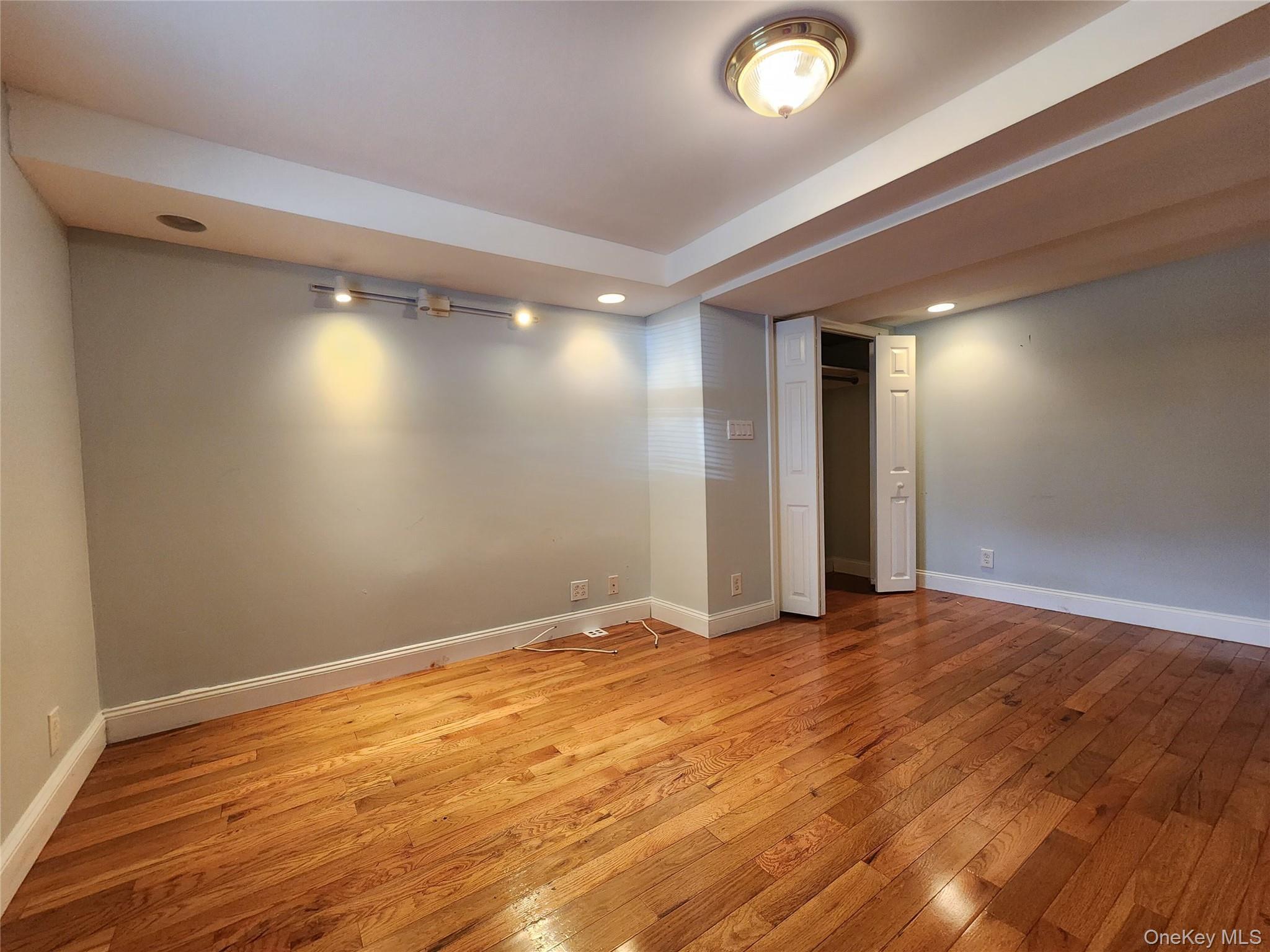 Single Family Revere Avenue Bronx, NY 10465, MLS-1046422-20