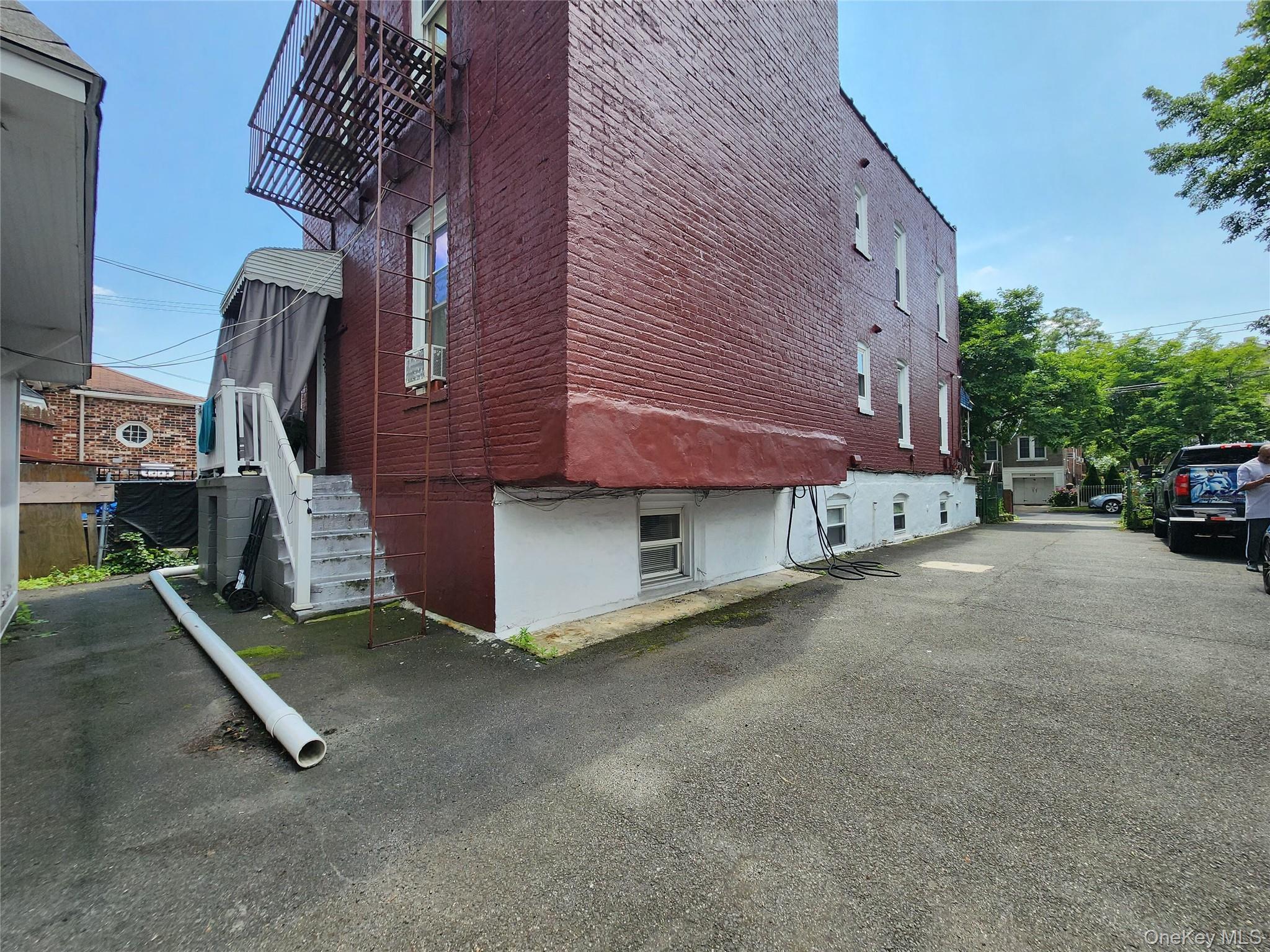Single Family Revere Avenue Bronx, NY 10465, MLS-1046422-27