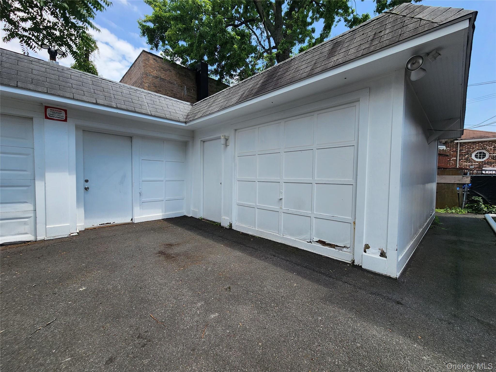 Single Family Revere Avenue Bronx, NY 10465, MLS-1046422-28