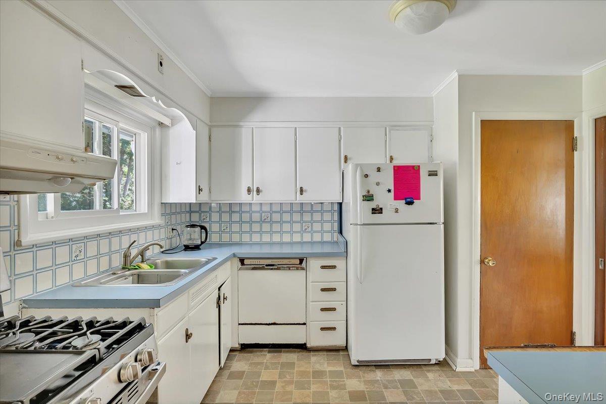 Single Family Eastland Avenue Out Of Area, NY 12078, MLS-1046427-14