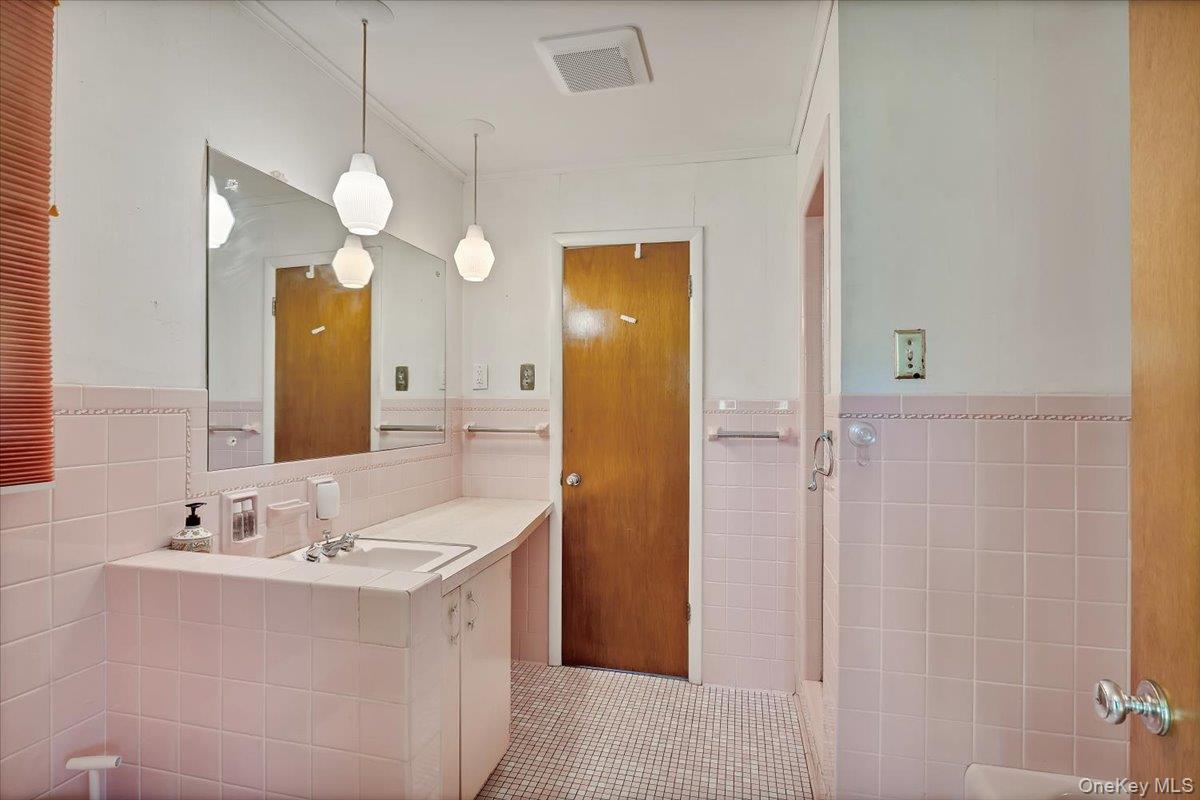 Single Family Eastland Avenue Out Of Area, NY 12078, MLS-1046427-23