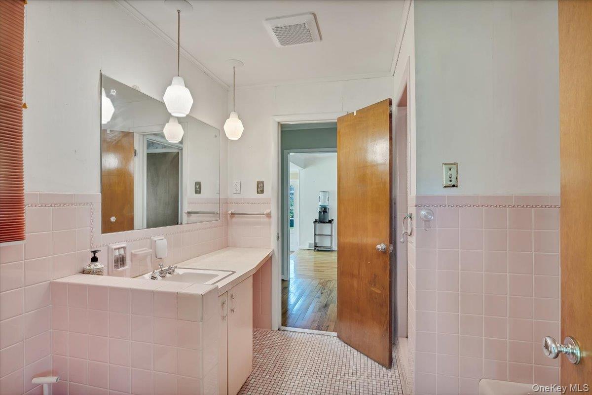 Single Family Eastland Avenue Out Of Area, NY 12078, MLS-1046427-24