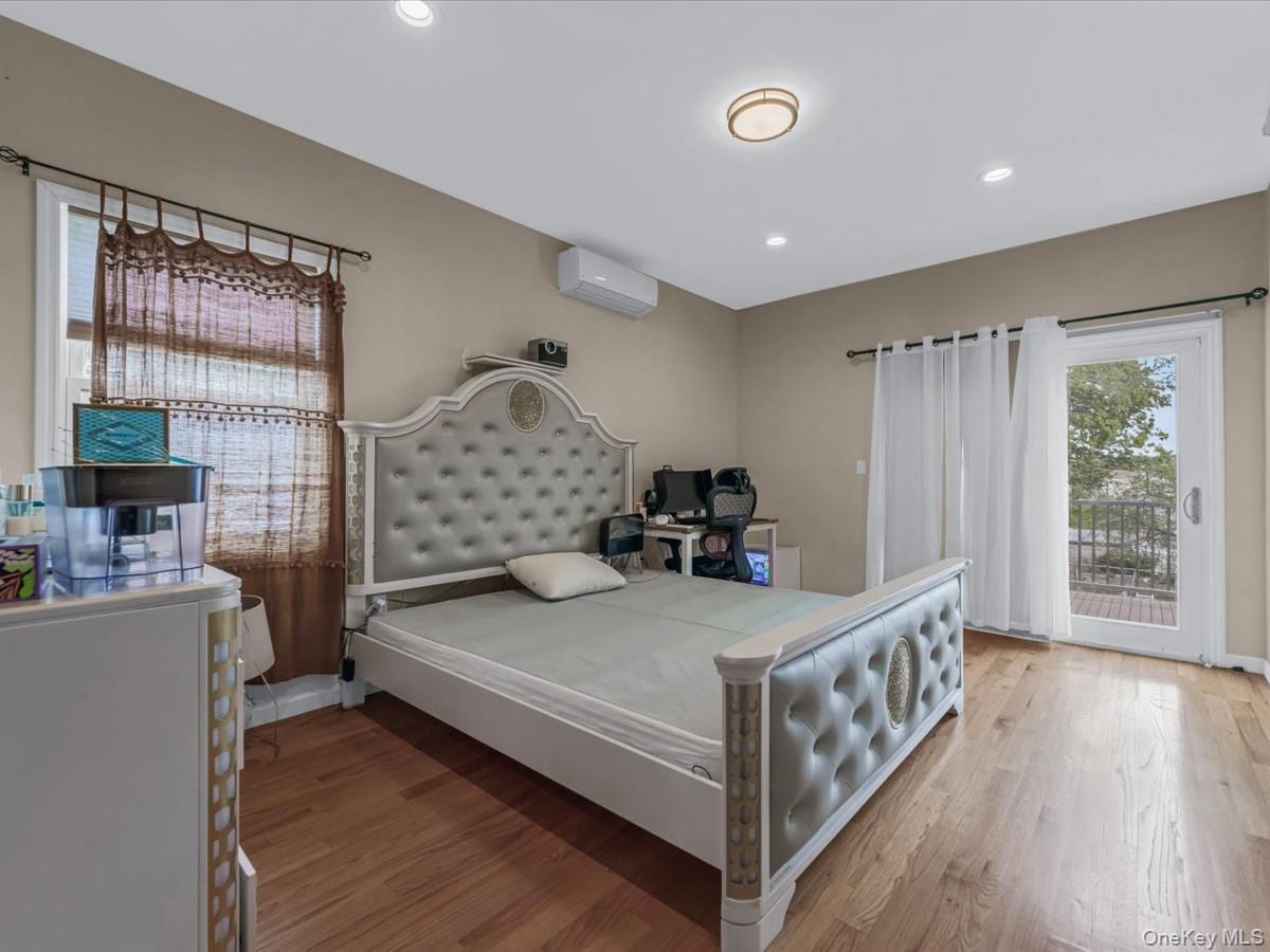 Single Family 82nd Avenue Queens, NY 11426, MLS-1046435-12