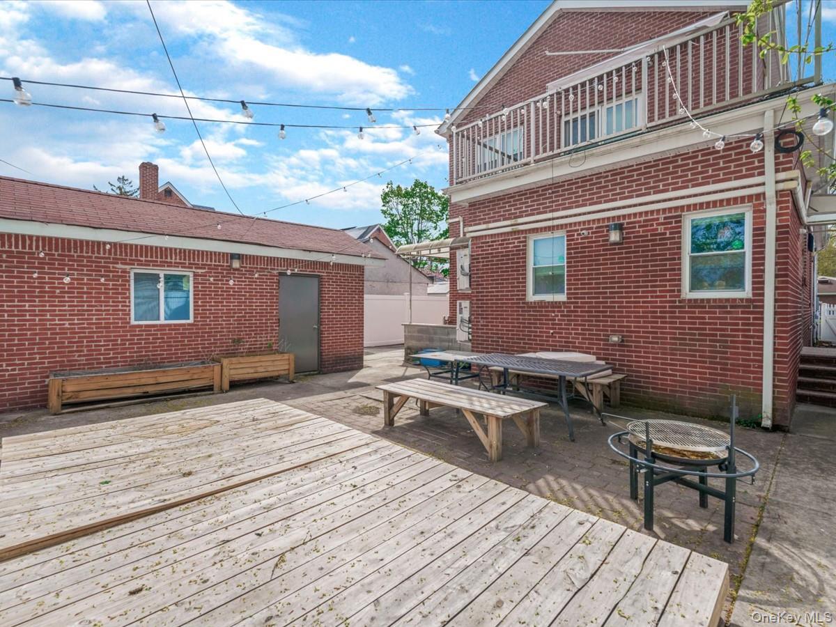 Single Family 82nd Avenue  Queens, NY 11426, MLS-1046435-25