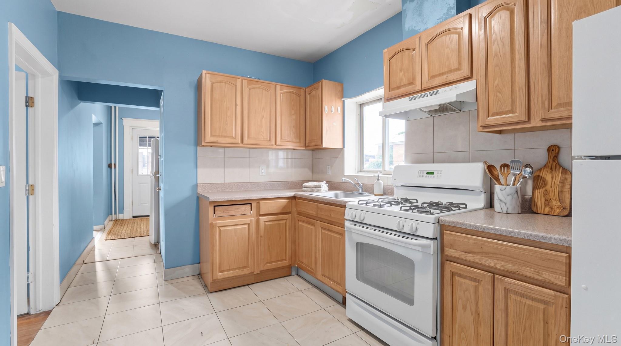 Single Family 5th Avenue  Suffolk County, NY 11706, MLS-1046448-8