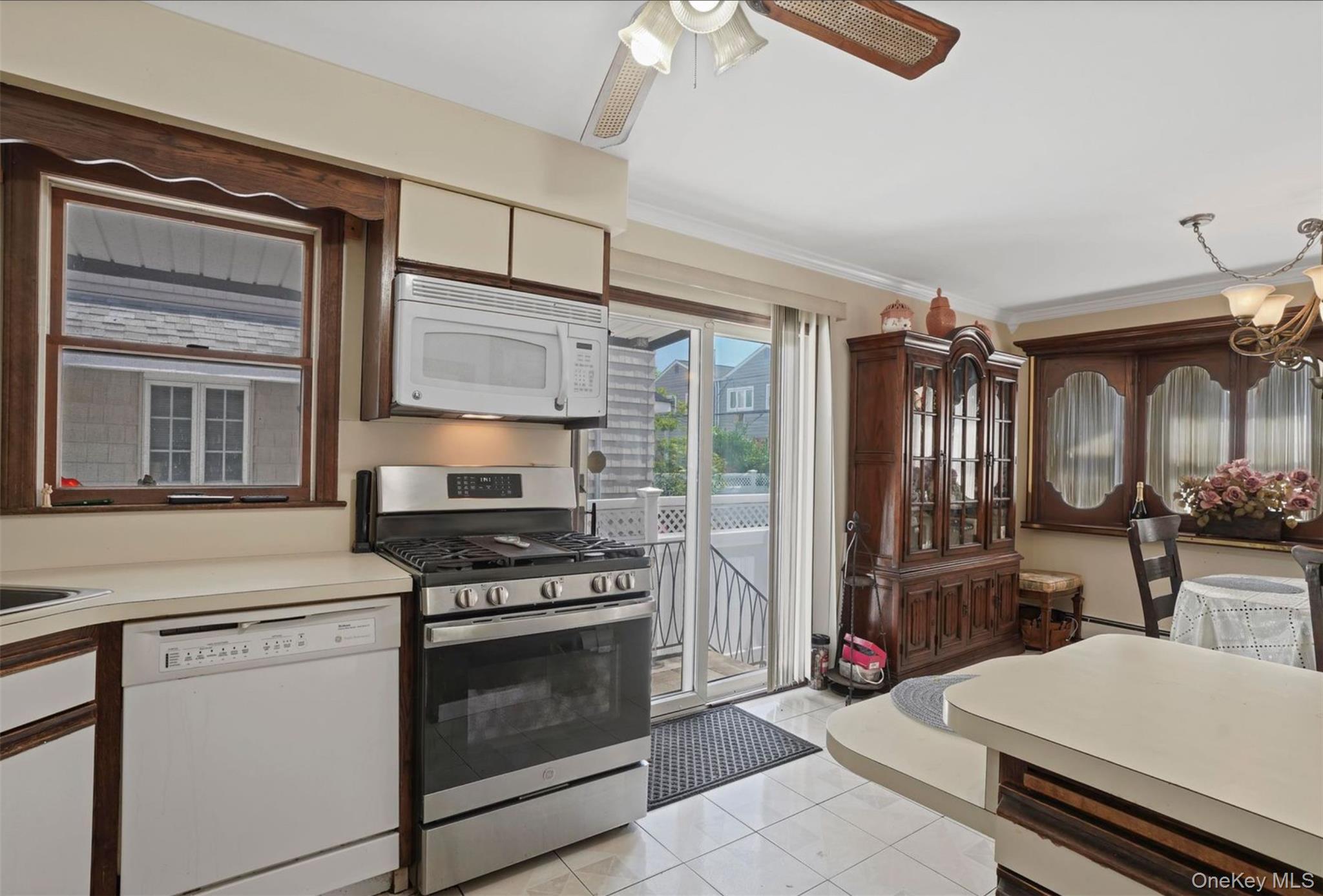 Single Family Aubrey Avenue Queens, NY 11385, MLS-1046454-16