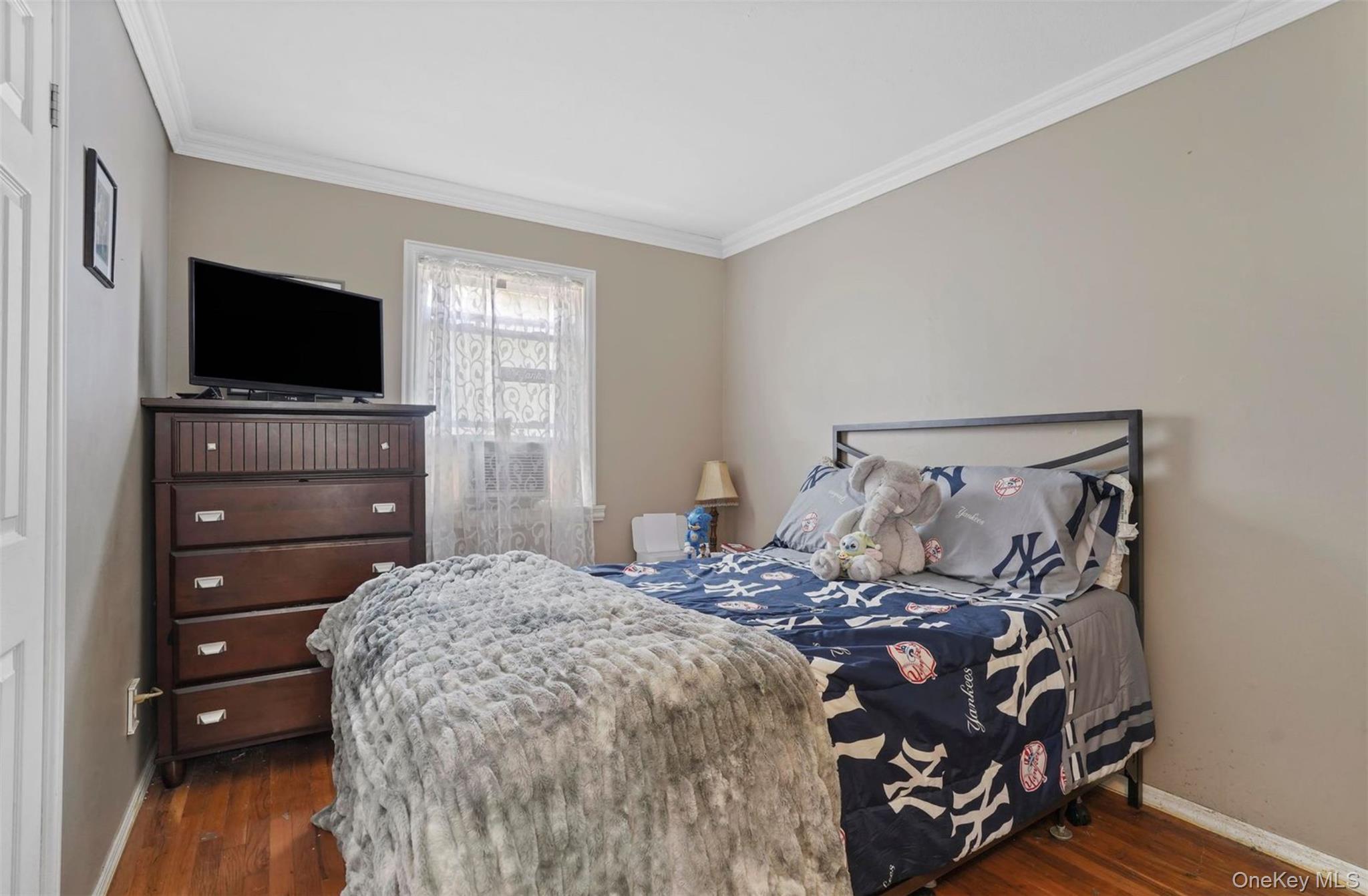Single Family Aubrey Avenue Queens, NY 11385, MLS-1046454-18