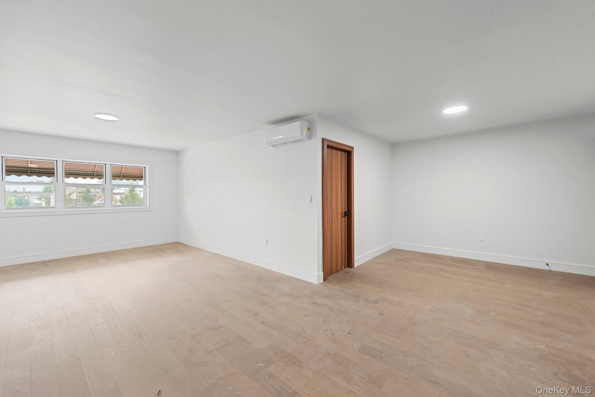 Single Family E 216th Street Bronx, NY 10467, MLS-1046506-8