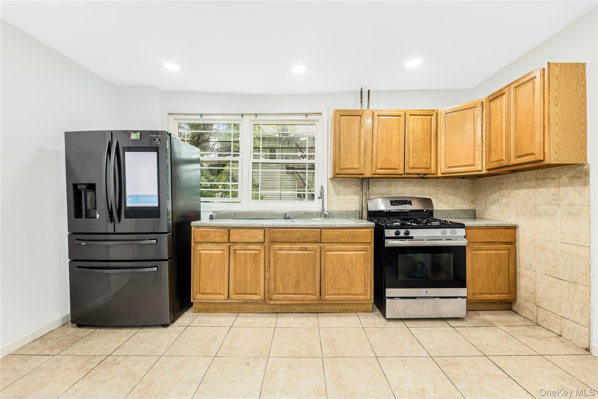Single Family Obrien Avenue  Bronx, NY 10473, MLS-1046513-16