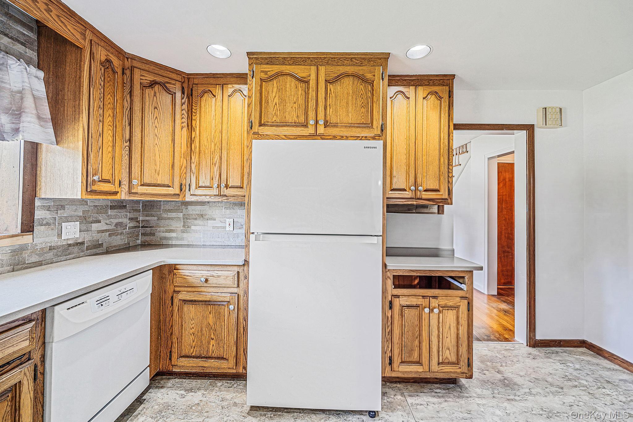 Single Family Seafield Lane Suffolk County, NY 11706, MLS-1046542-12