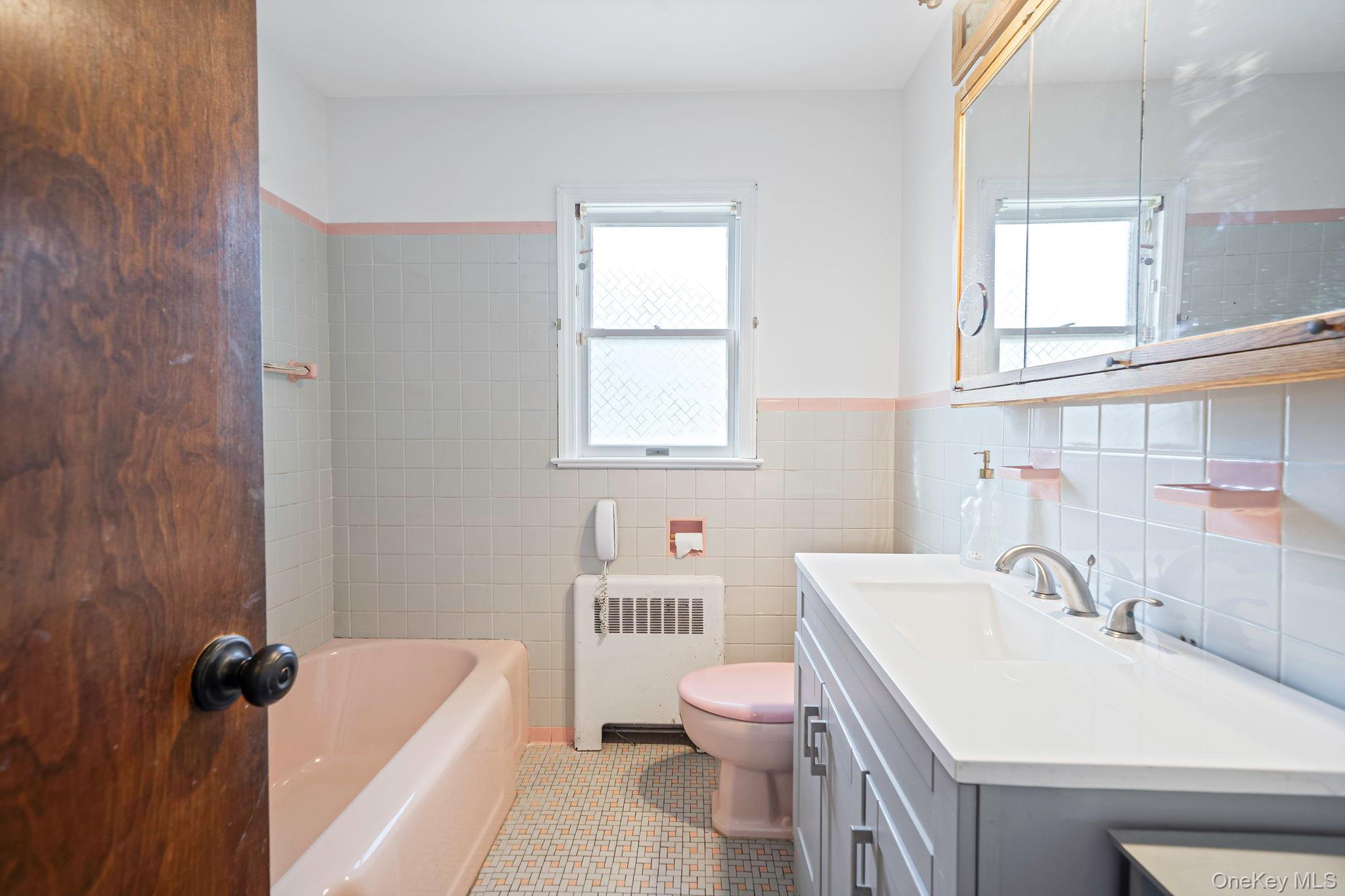 Single Family Seafield Lane Suffolk County, NY 11706, MLS-1046542-16