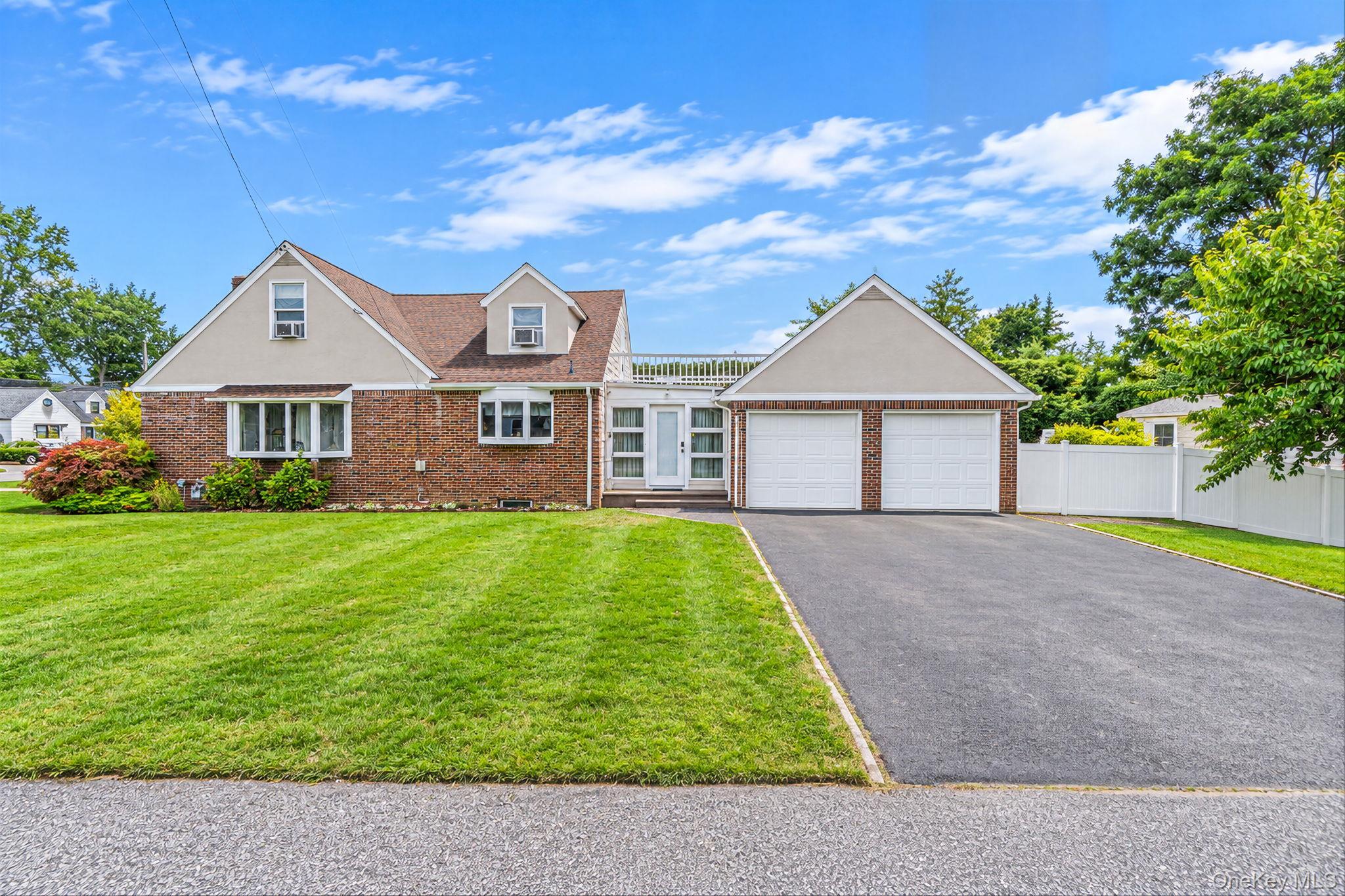 Single Family Seafield Lane Suffolk County, NY 11706, MLS-1046542-2