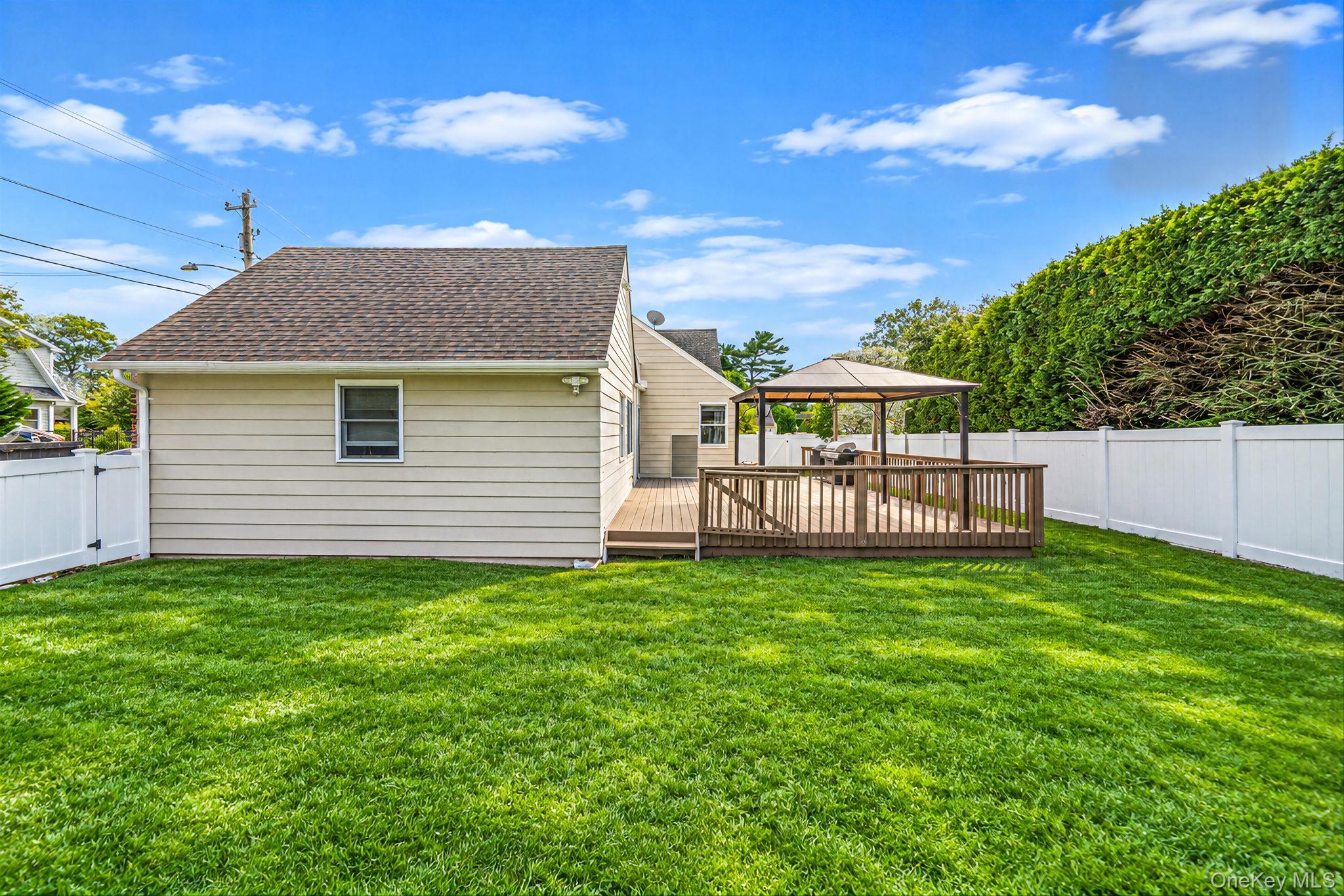 Single Family Seafield Lane Suffolk County, NY 11706, MLS-1046542-26