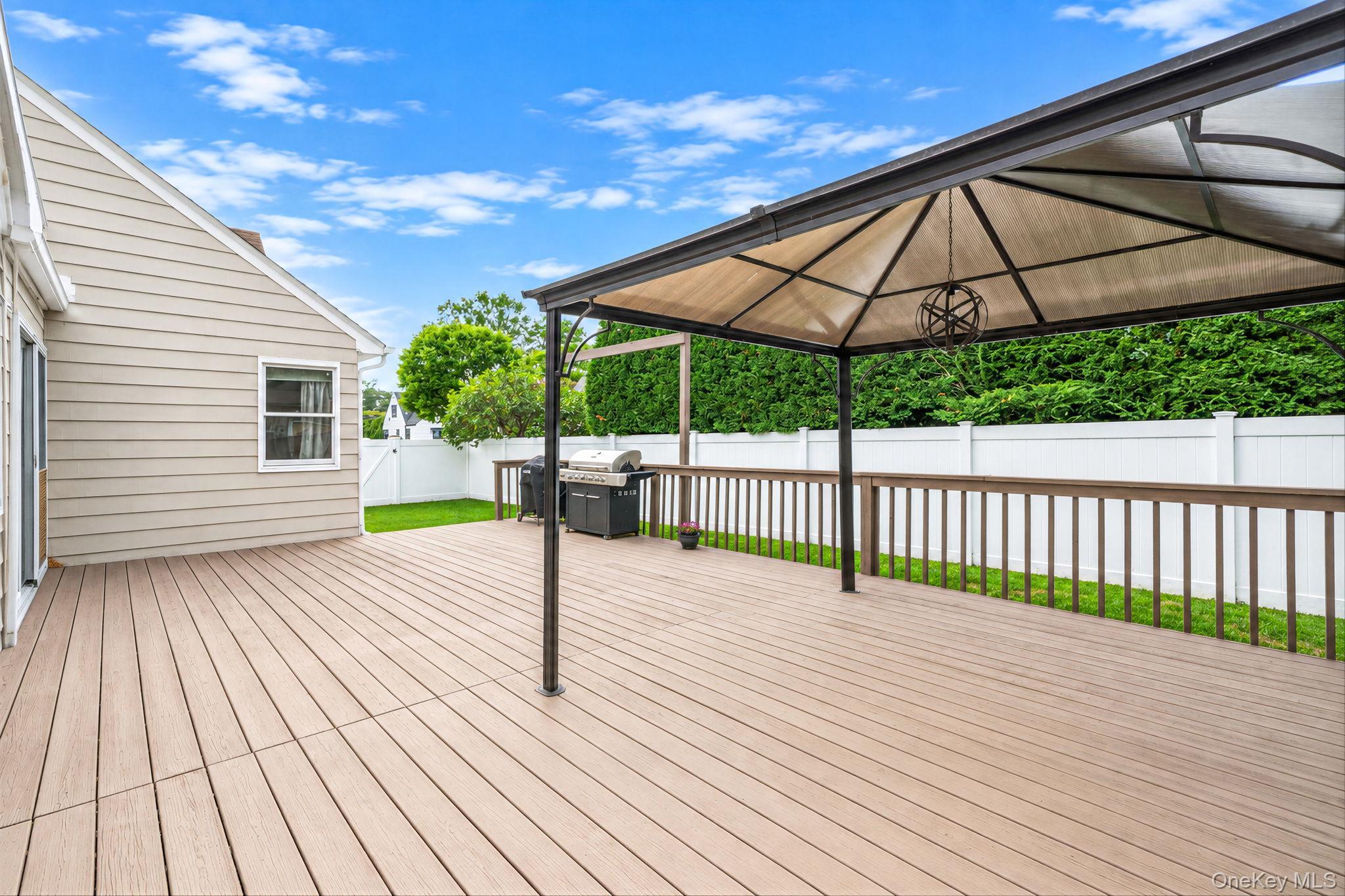 Single Family Seafield Lane Suffolk County, NY 11706, MLS-1046542-27
