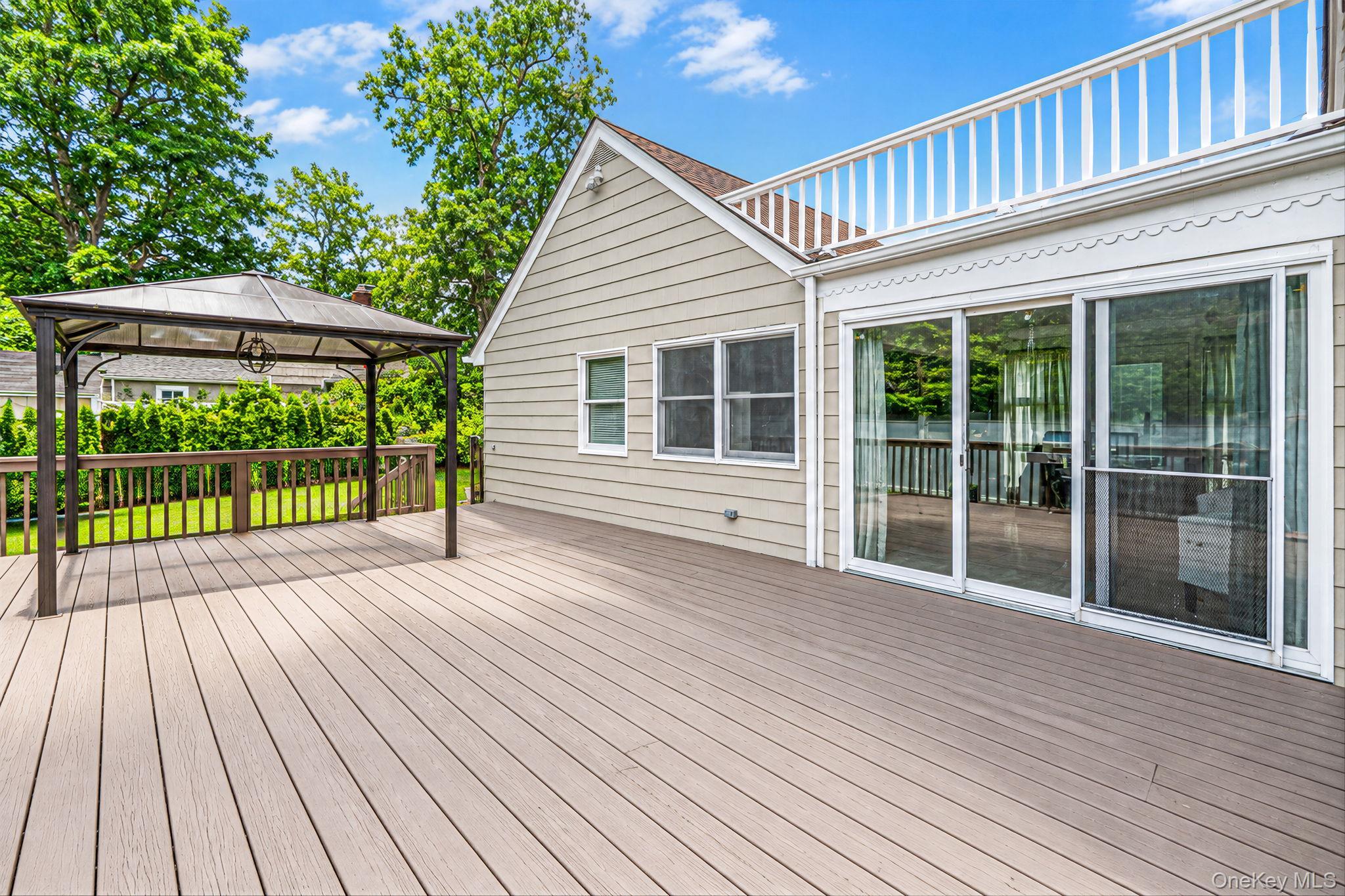 Single Family Seafield Lane Suffolk County, NY 11706, MLS-1046542-28