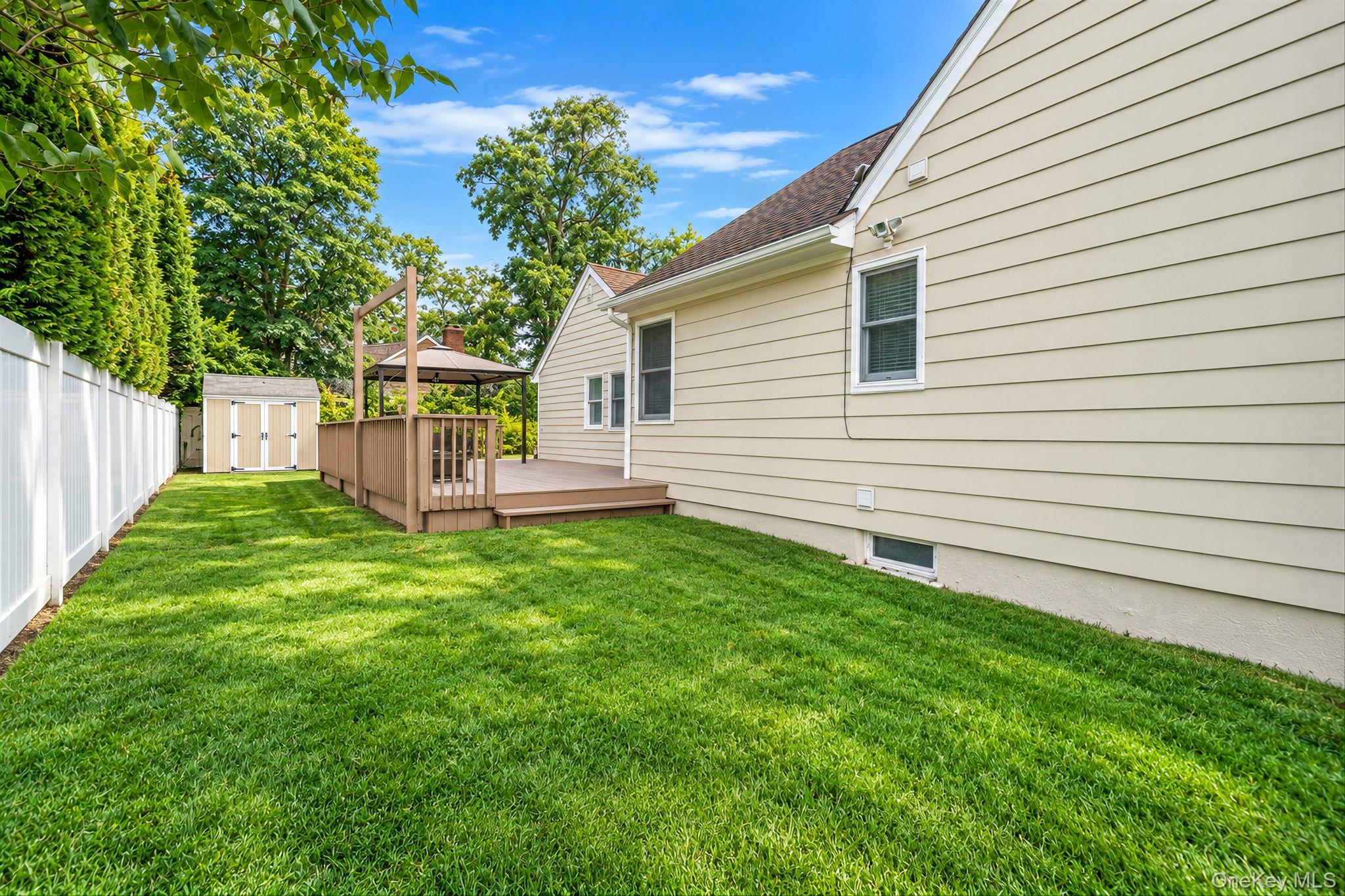 Single Family Seafield Lane Suffolk County, NY 11706, MLS-1046542-29