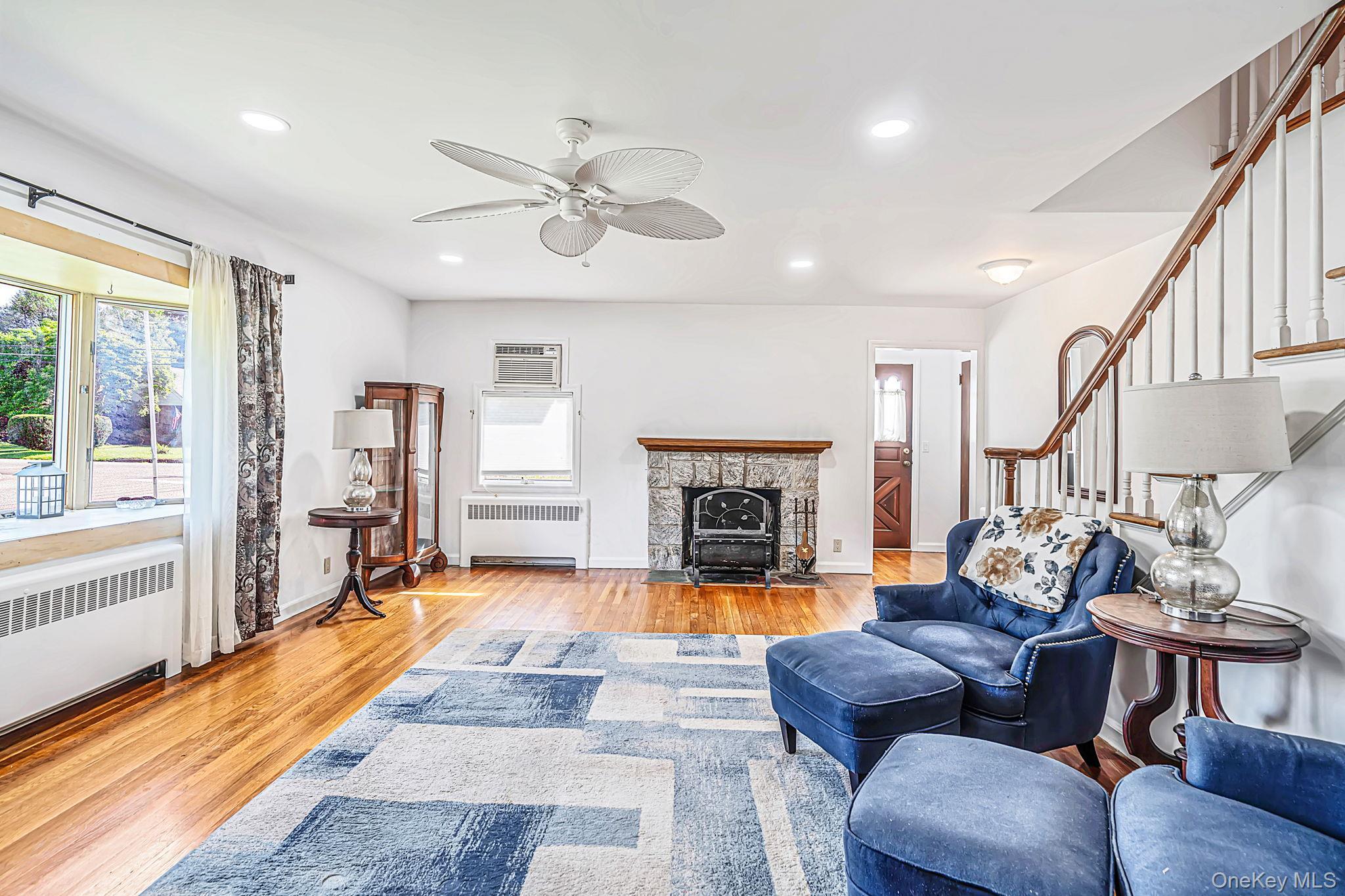 Single Family Seafield Lane Suffolk County, NY 11706, MLS-1046542-4