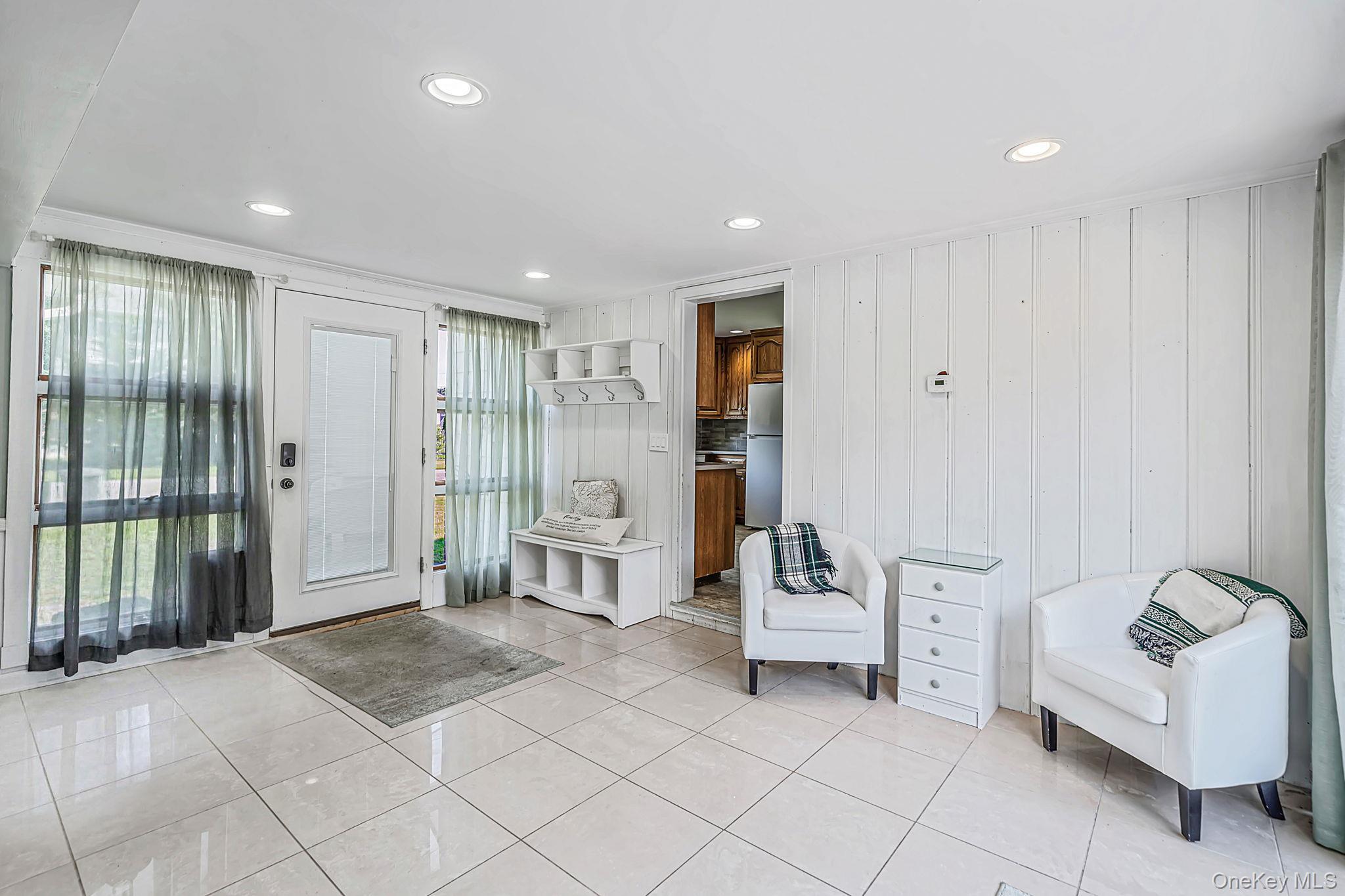 Single Family Seafield Lane Suffolk County, NY 11706, MLS-1046542-9