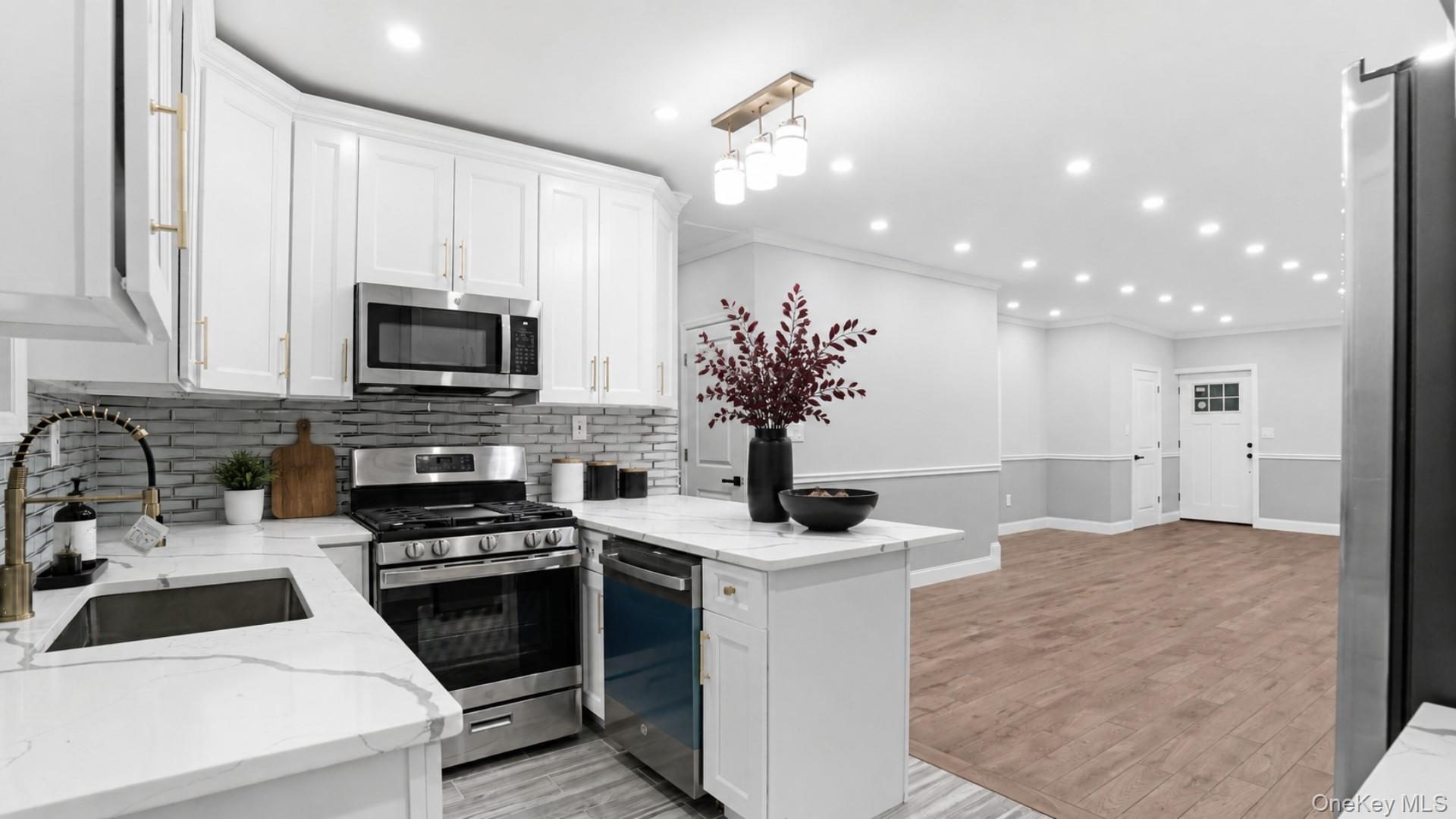 Single Family E 238th Street Bronx, NY 10470, MLS-1046583-4