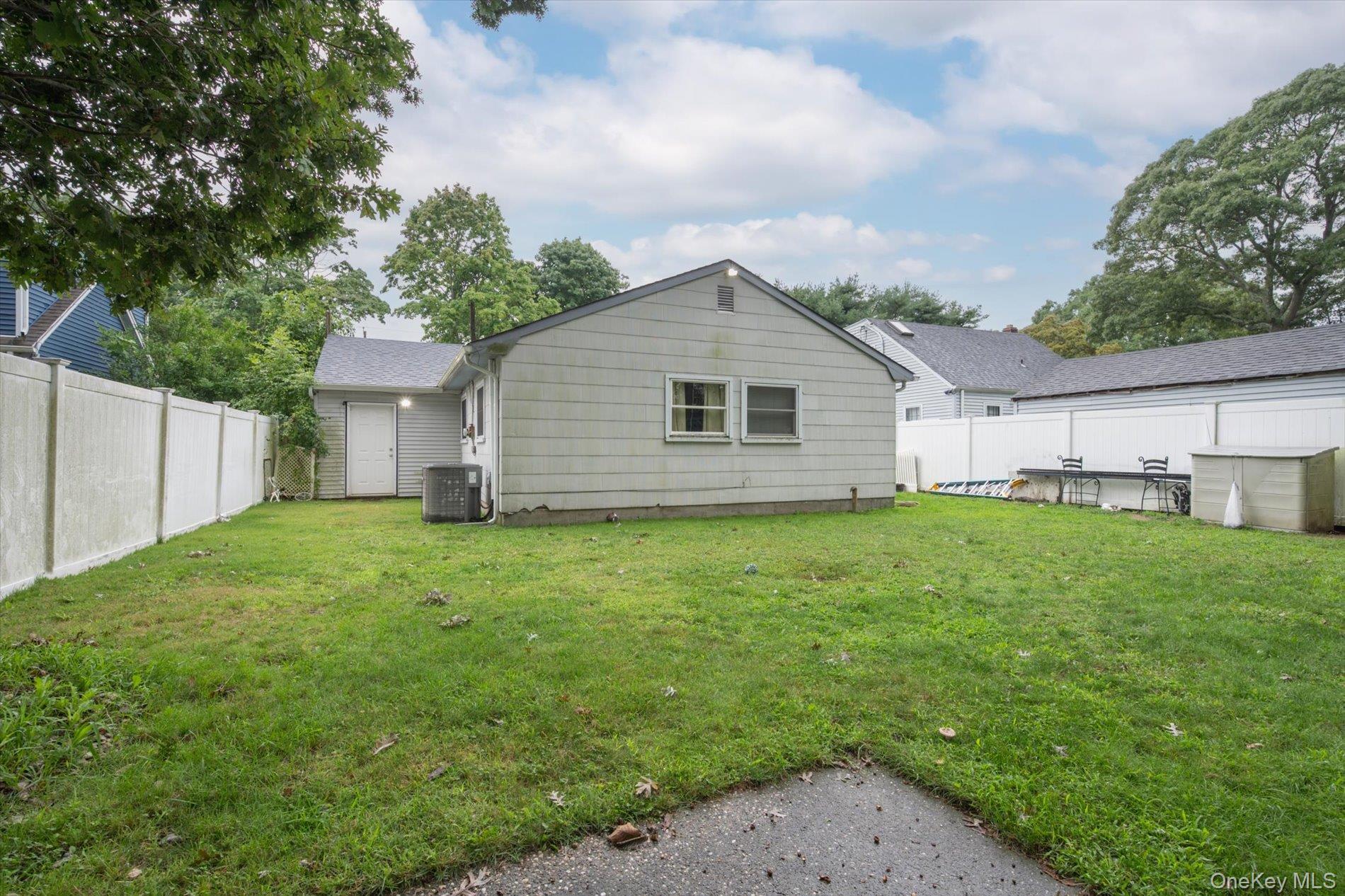 Single Family Westminster Drive  Suffolk County, NY 11967, MLS-1046585-21
